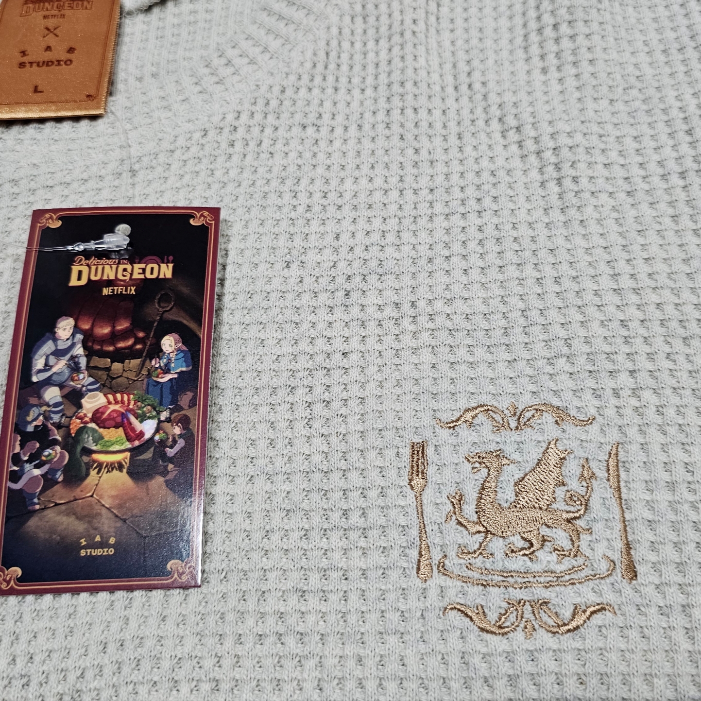 IAB Studio x Delicious in Dungeon Waffle Long Sleeve Oatmeal 착용 스타일 - 3