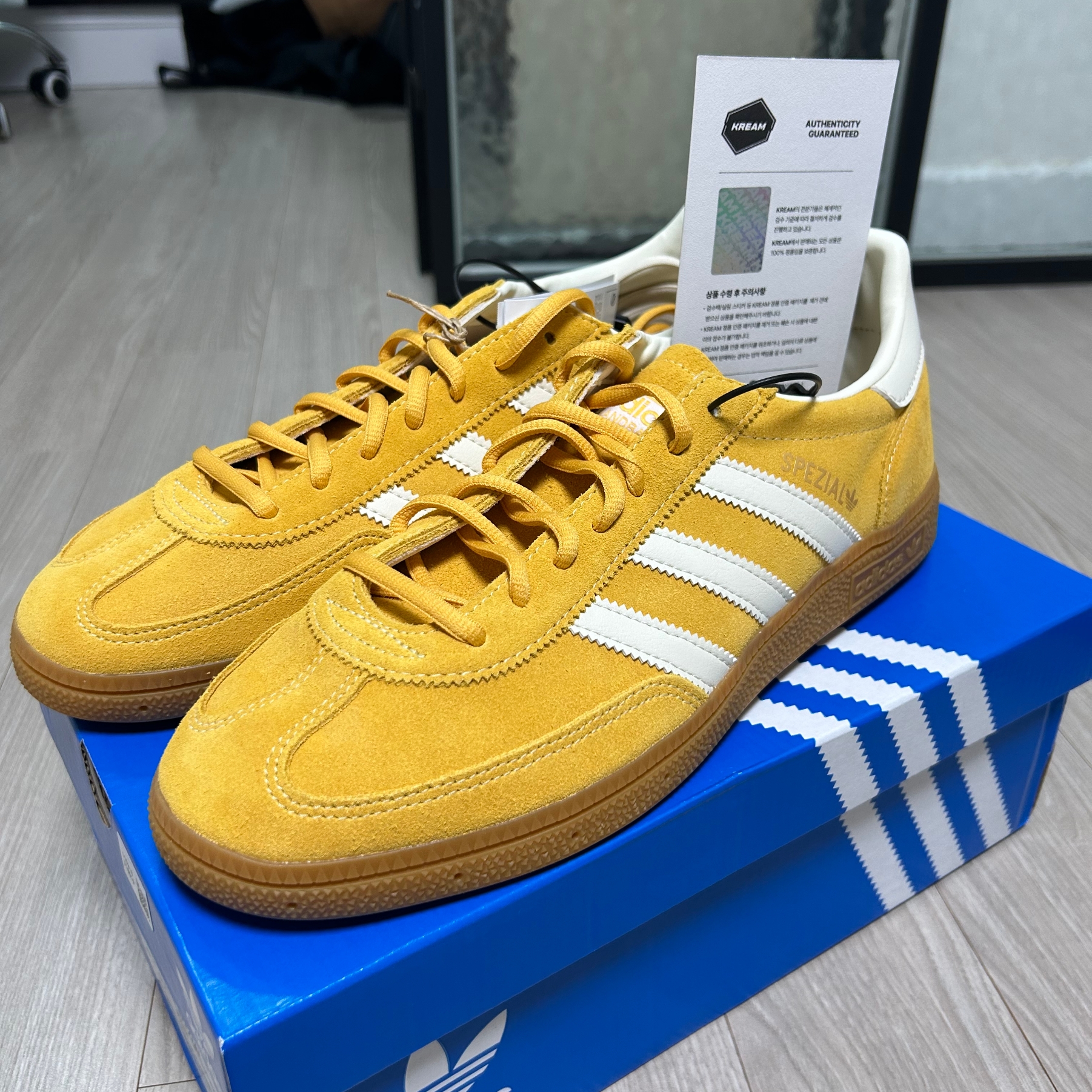 Adidas Spezial Handball Preloved Green Cream White, Adidas Spezial Handball Preloved Yellow Cream White 착용 스타일 - 3