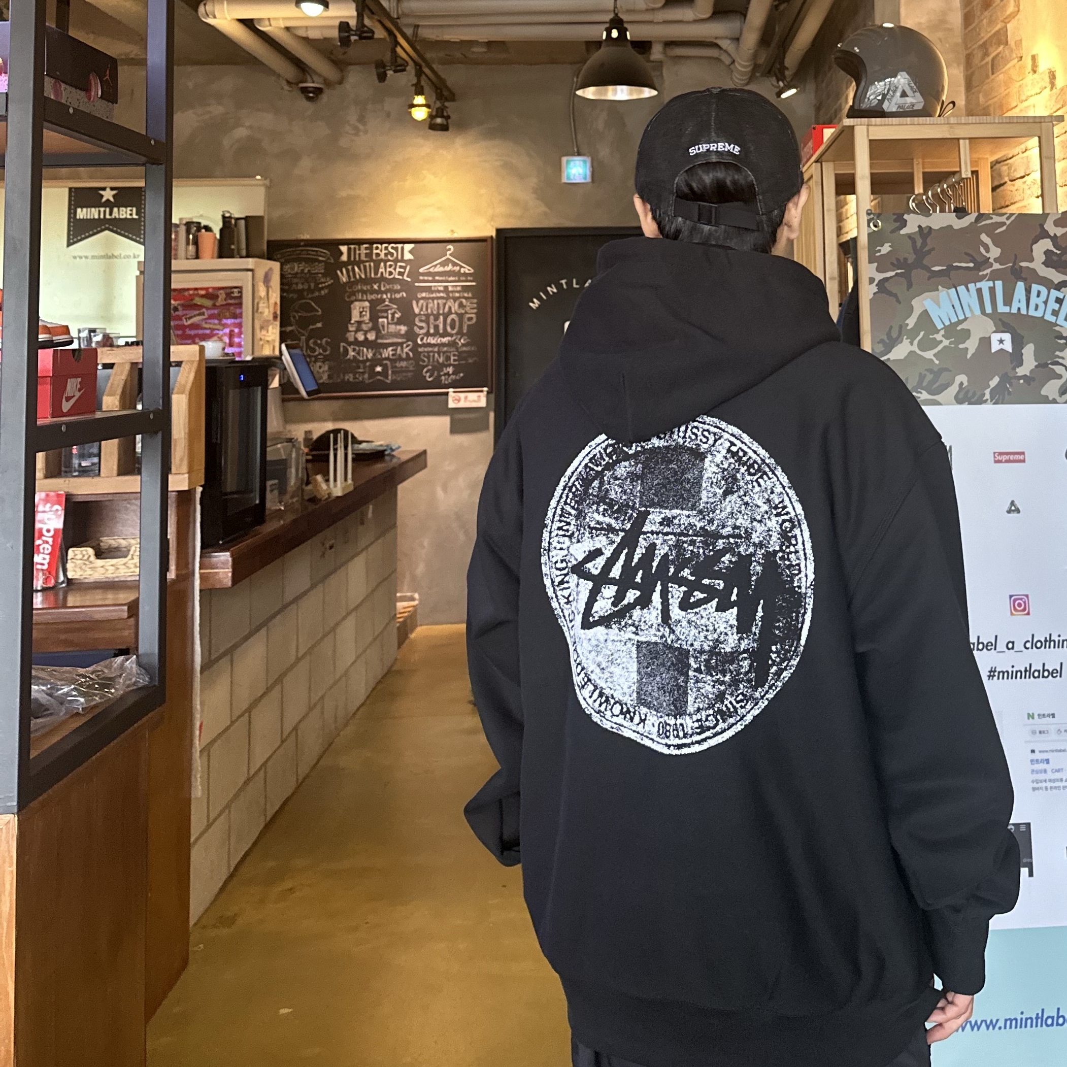 Stussy Dot Stamp Hoodie Black 착용 스타일