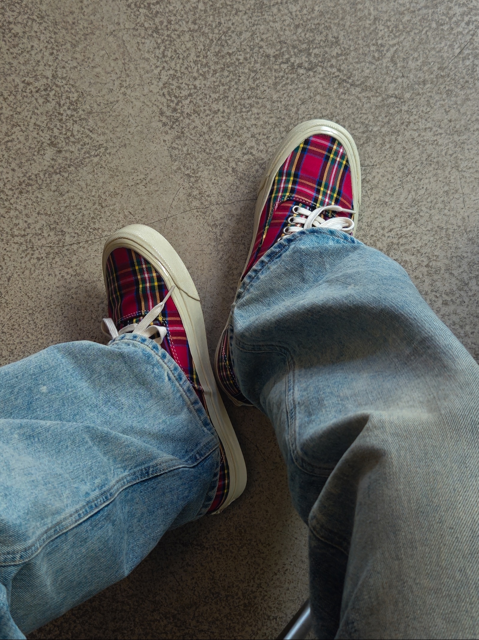 Vans Authentic 44 DX Anaheim Factory OG Plaid Red 착용 스타일