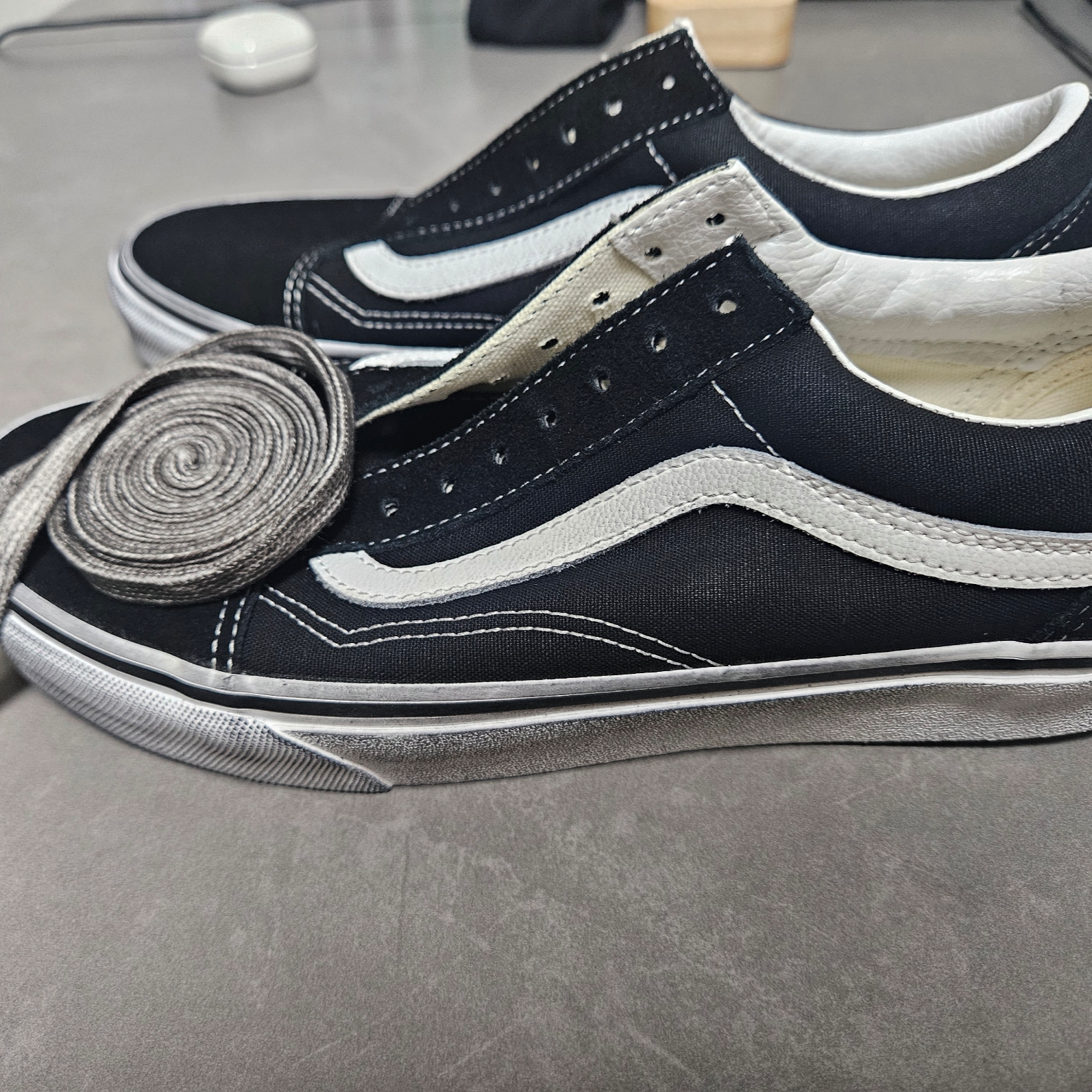 Vans Old Skool Stressed Black White 착용 스타일
