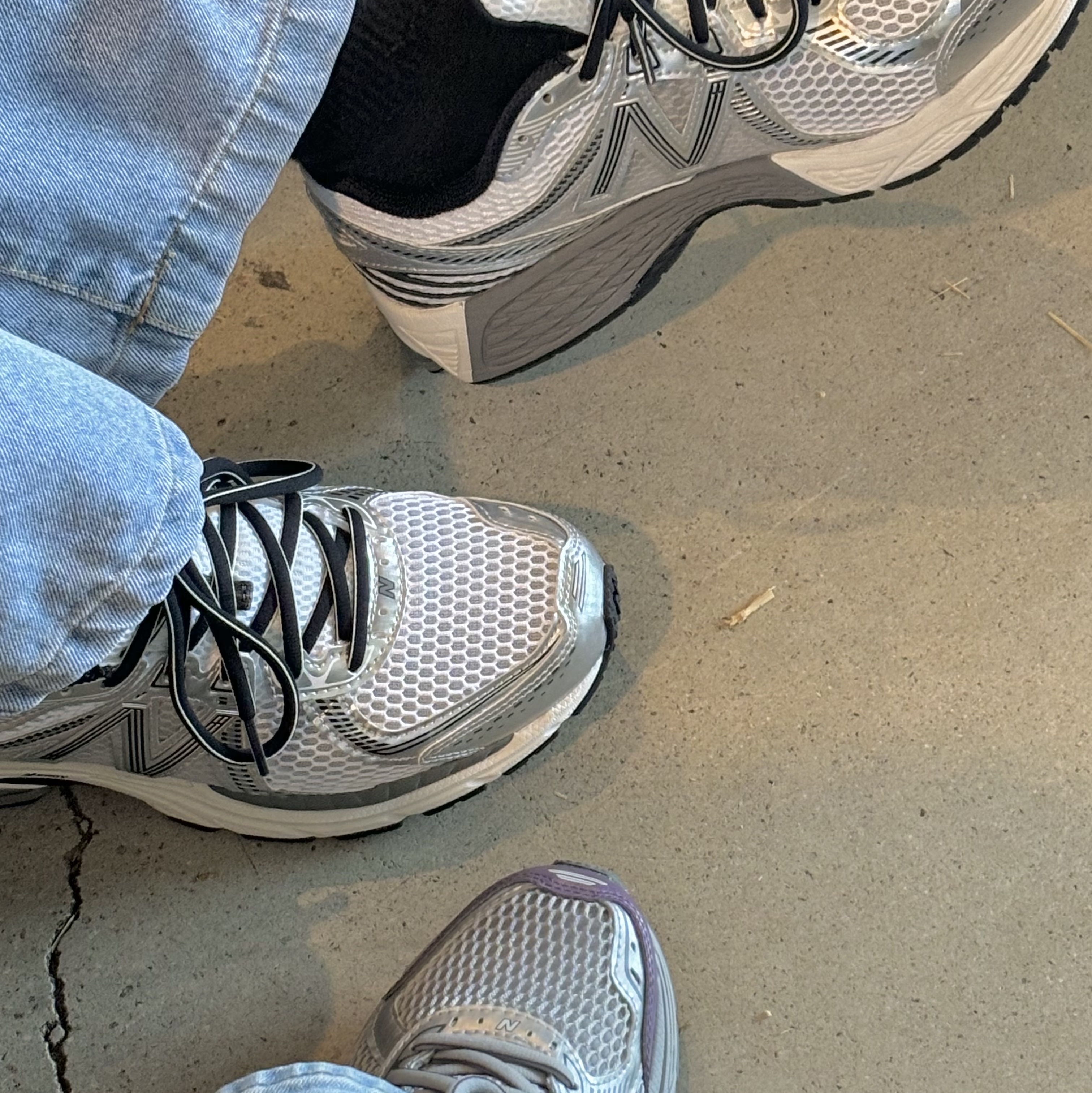 New Balance 860v2 Midnight Violet, New Balance 860v2 Optic White 착용 스타일