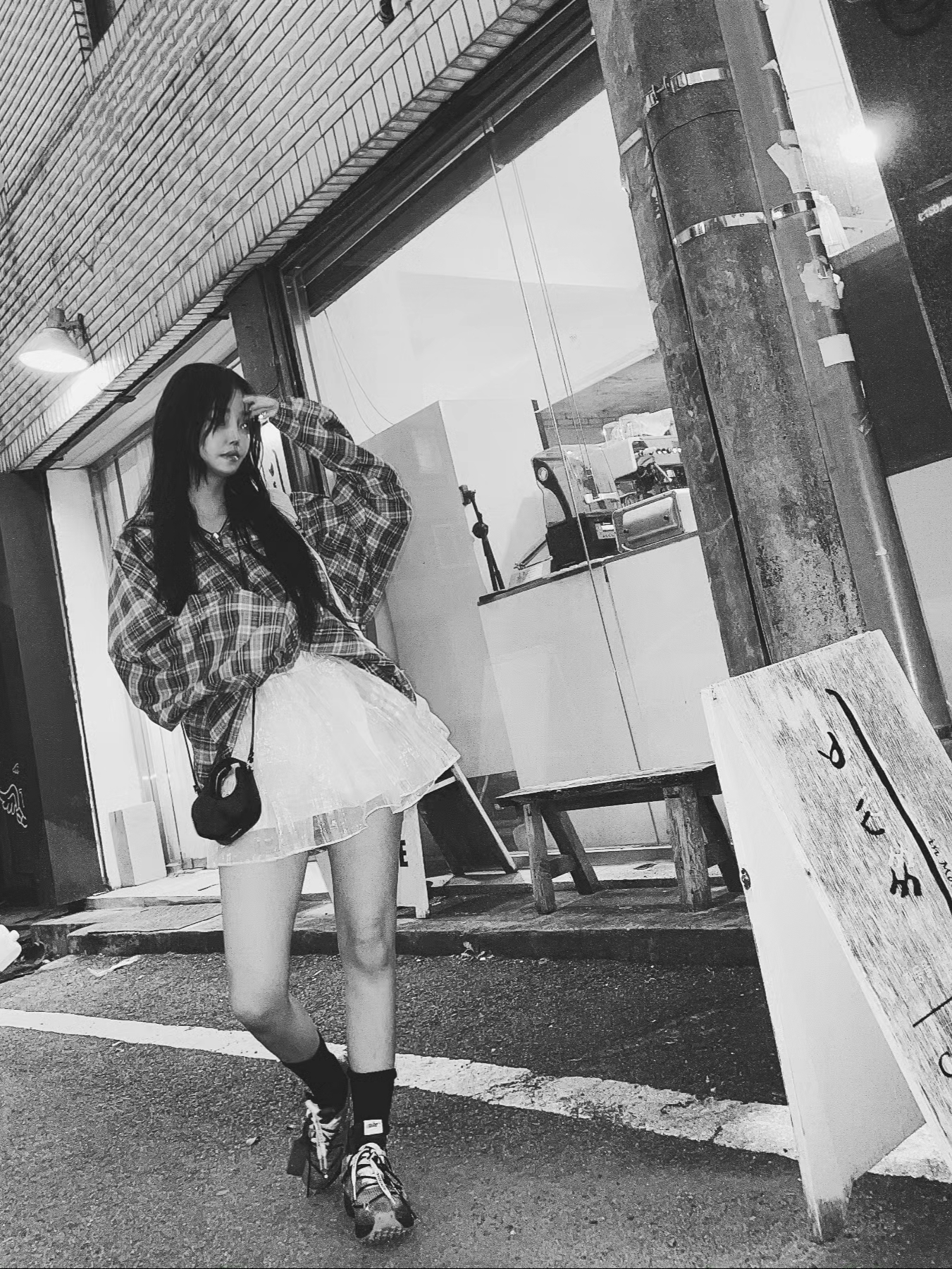 STUDIOTABLE Crepe Mini Bag Black, Stussy Canvas Backpack Natural 착용 스타일 - 2