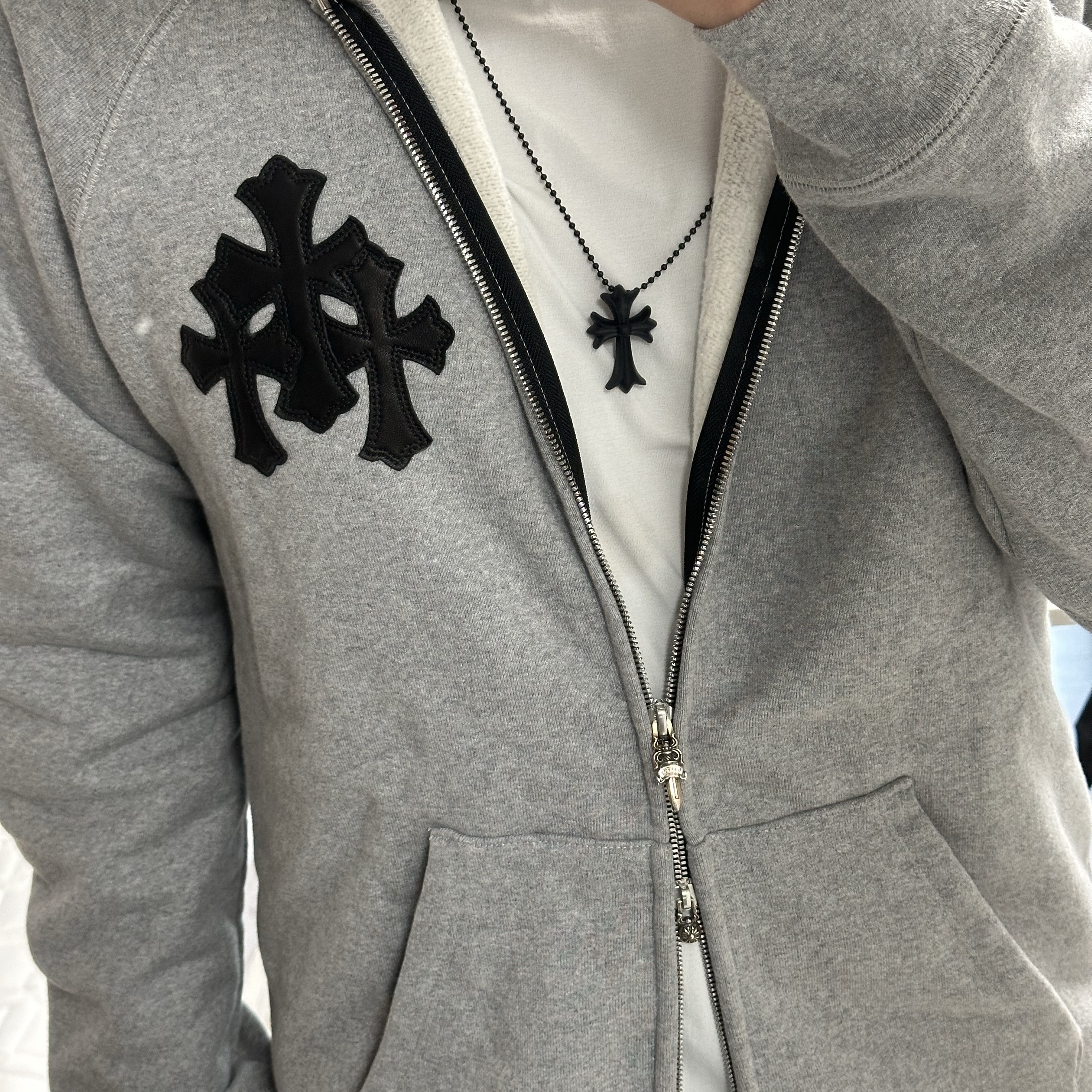 Chrome Hearts Cross Leather Patch Fleece Zip-Up Hoodie Grey, Chrome Hearts Silichrome CH Cross Pendant Black 2022/2023/2025 착용 스타일