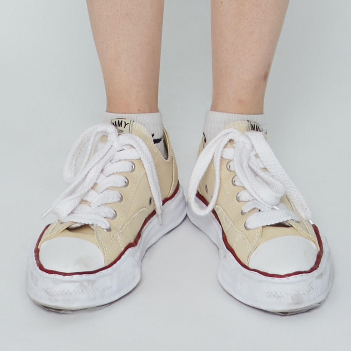 Maison Mihara Yasuhiro Peterson OG Sole Canvas Low-top Sneakers Natural 착용 스타일