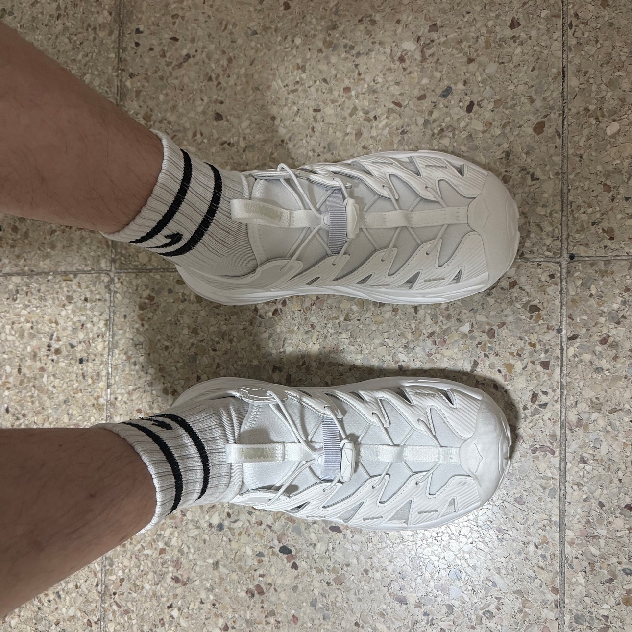 Hoka Hopara White 착용 스타일