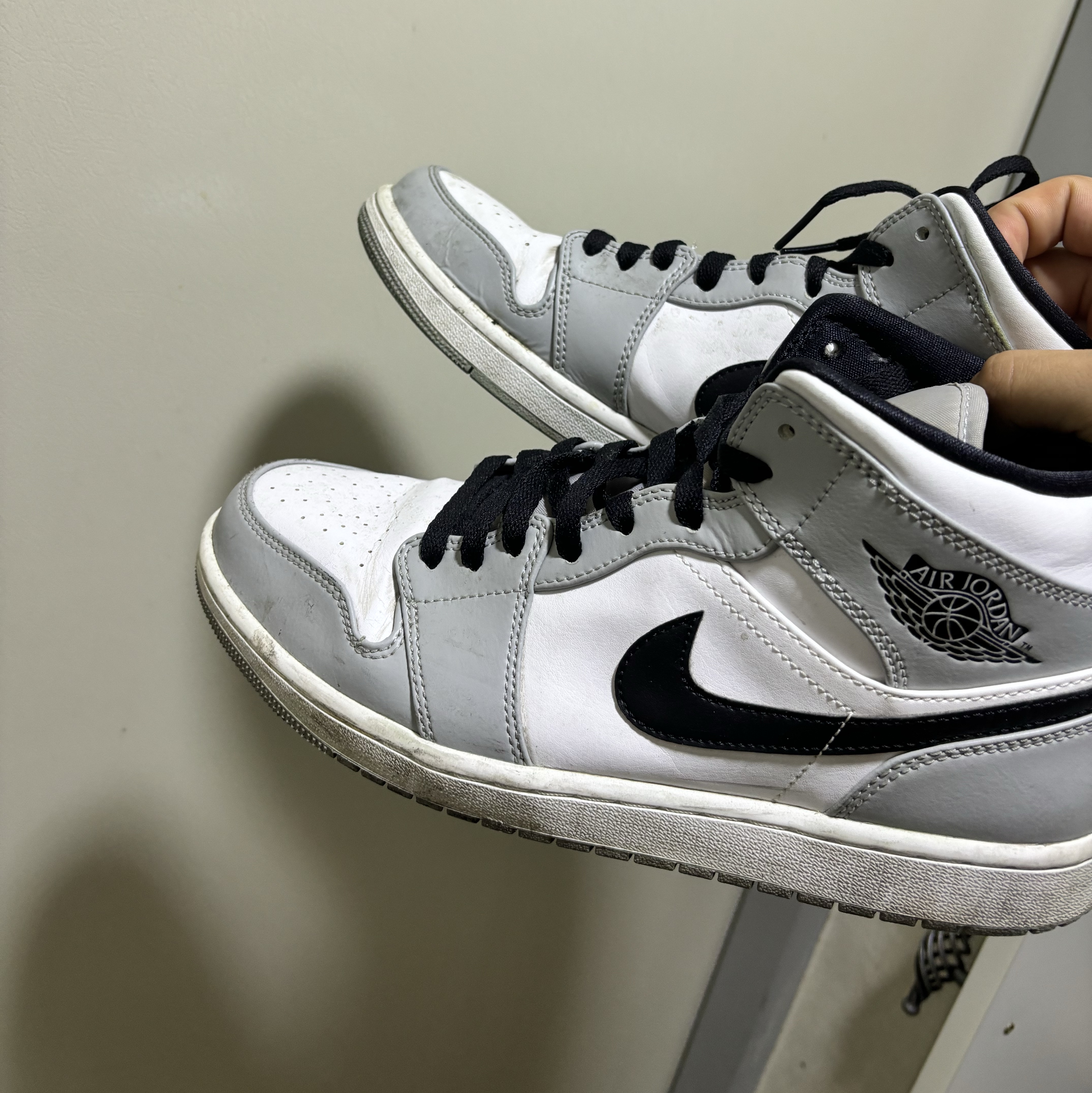 Jordan 1 Mid Light Smoke Grey 착용 스타일