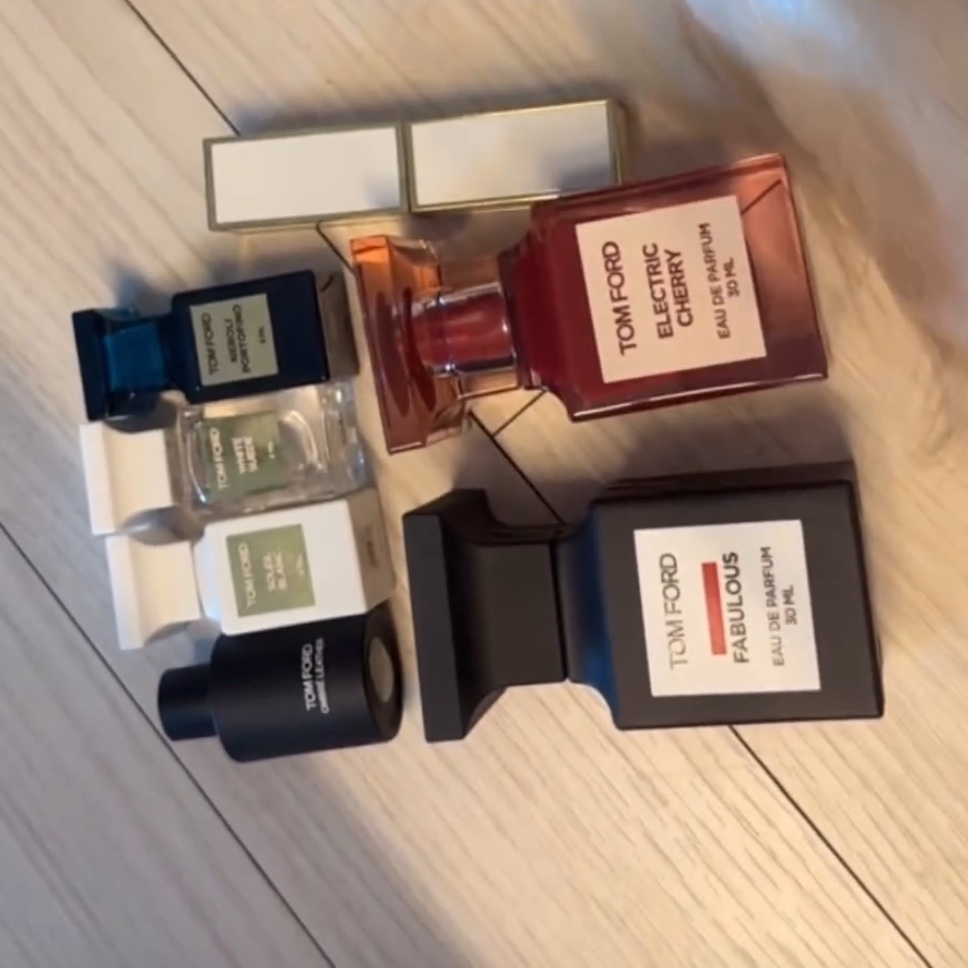 Tom Ford Electric Cherry Eau De Parfum 30ml, Tom Ford White Suede Eau De Parfum 30ml 착용 스타일