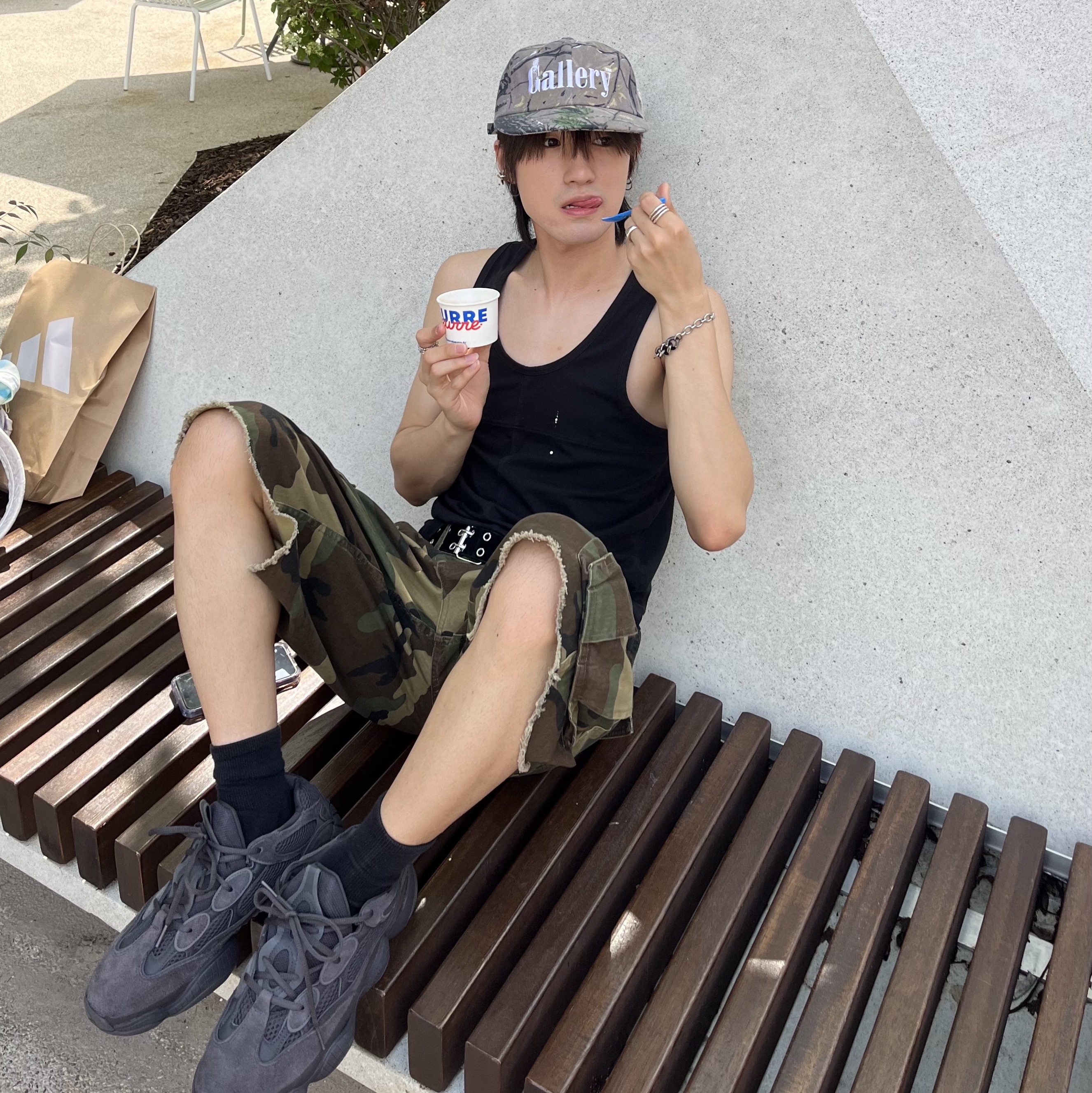 Adidas Yeezy 500 Utility Black 2018/2020 착용 스타일 - 2