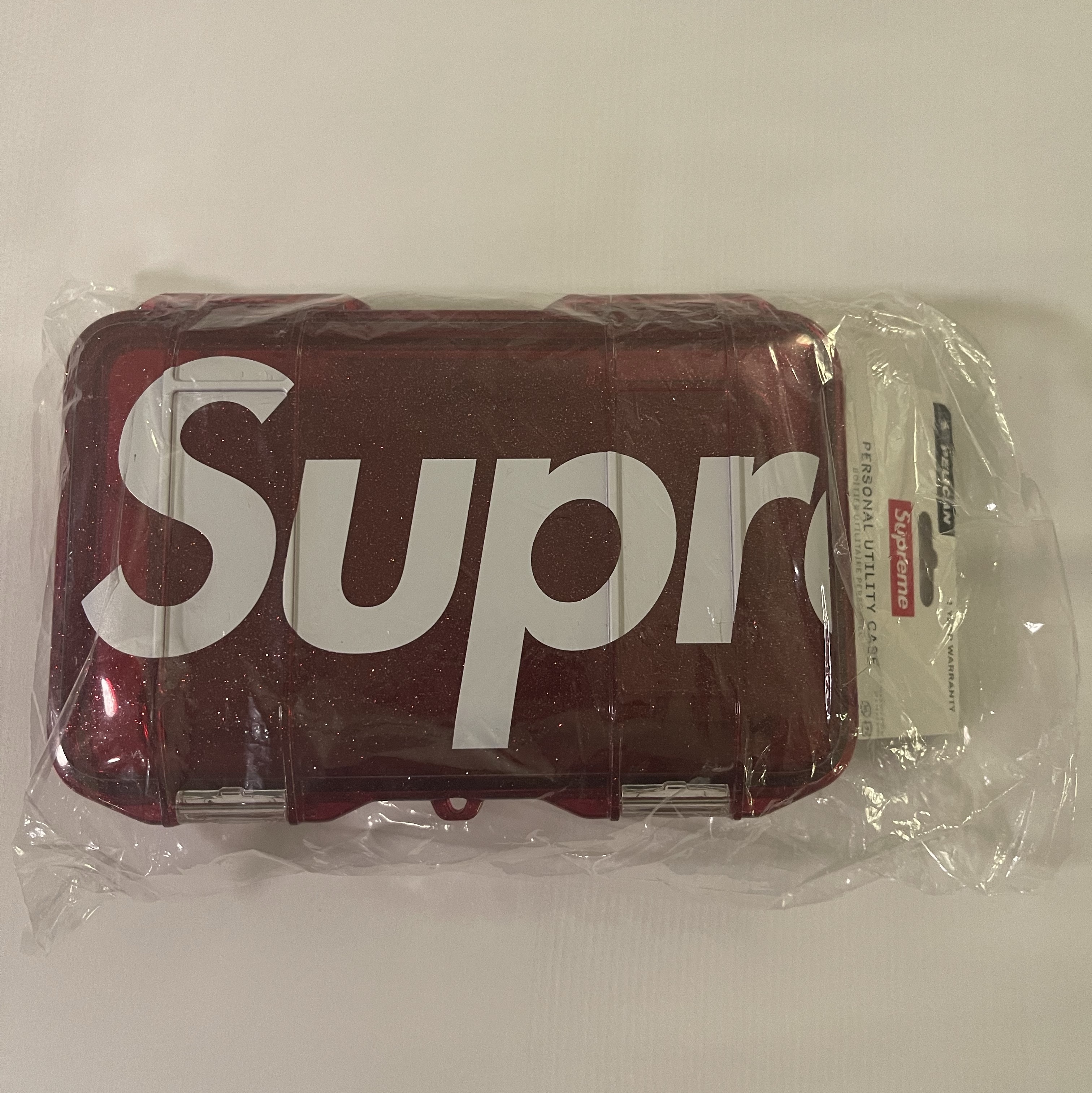 Supreme x Pelican Waterproof M50 Micro Case Red - 24FW 착용 스타일