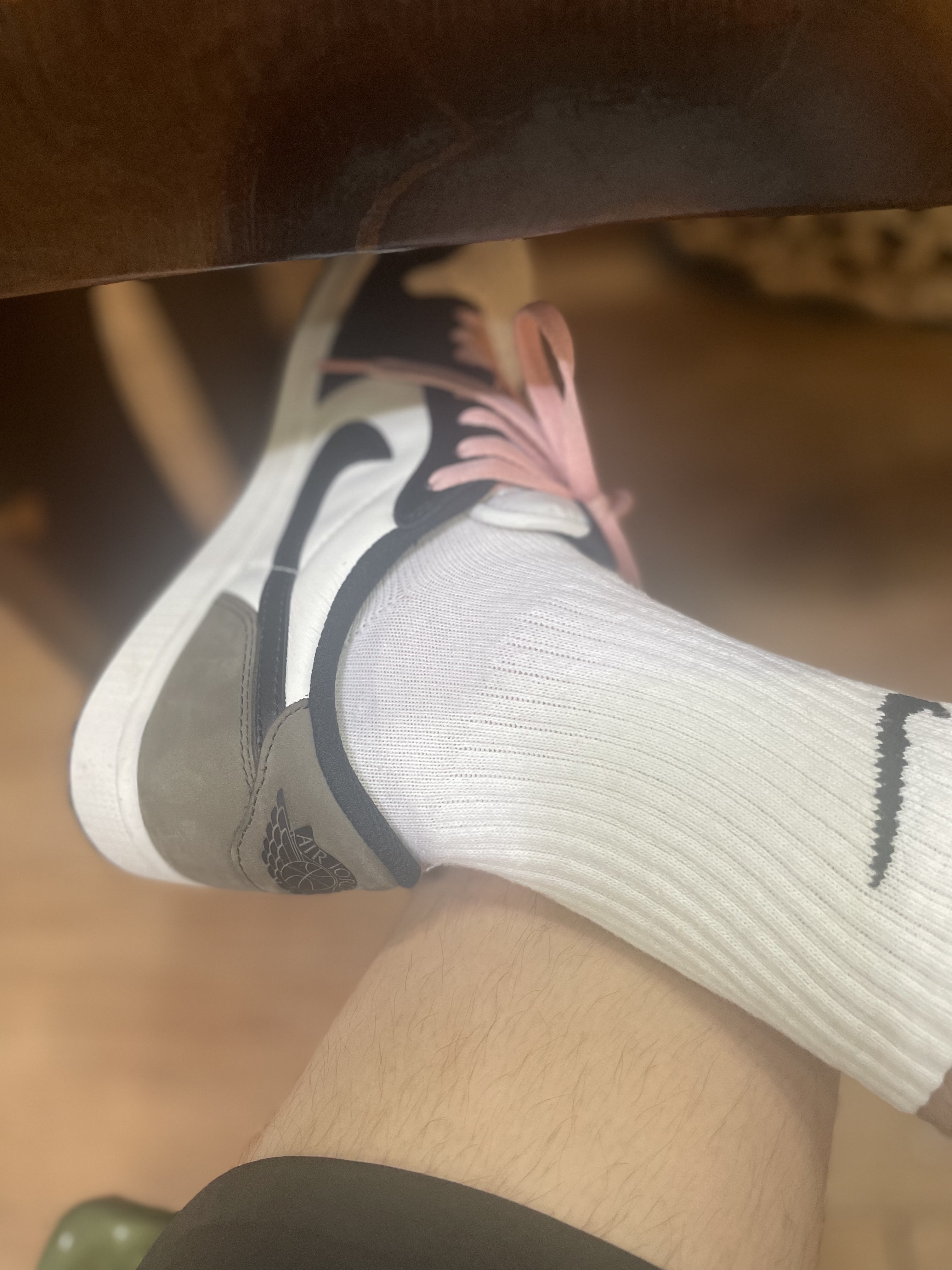 Jordan 1 Retro Low OG Mocha 착용 스타일 - 2
