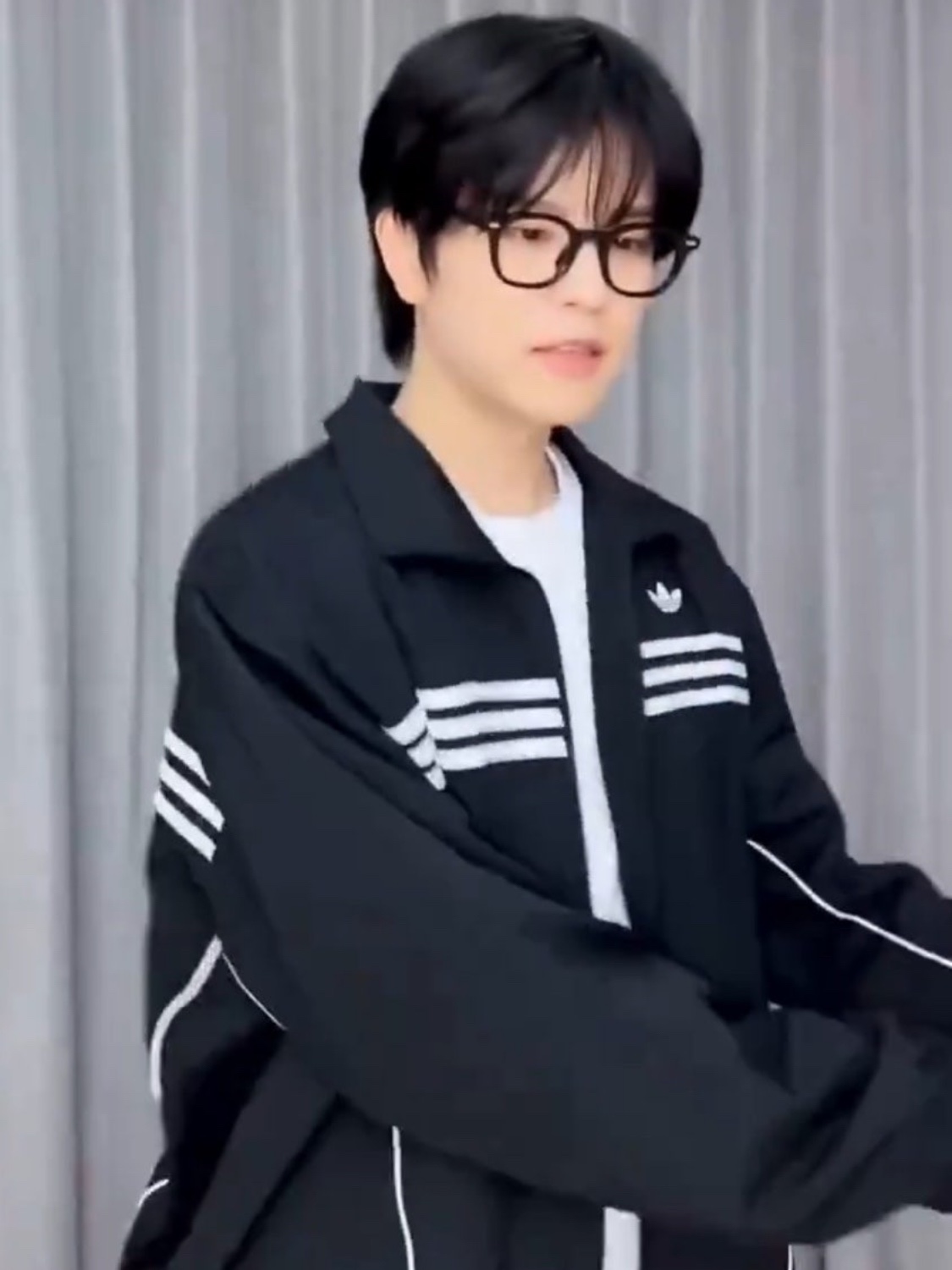 Adidas Flames Jacket Black - KR Sizing 착용 스타일