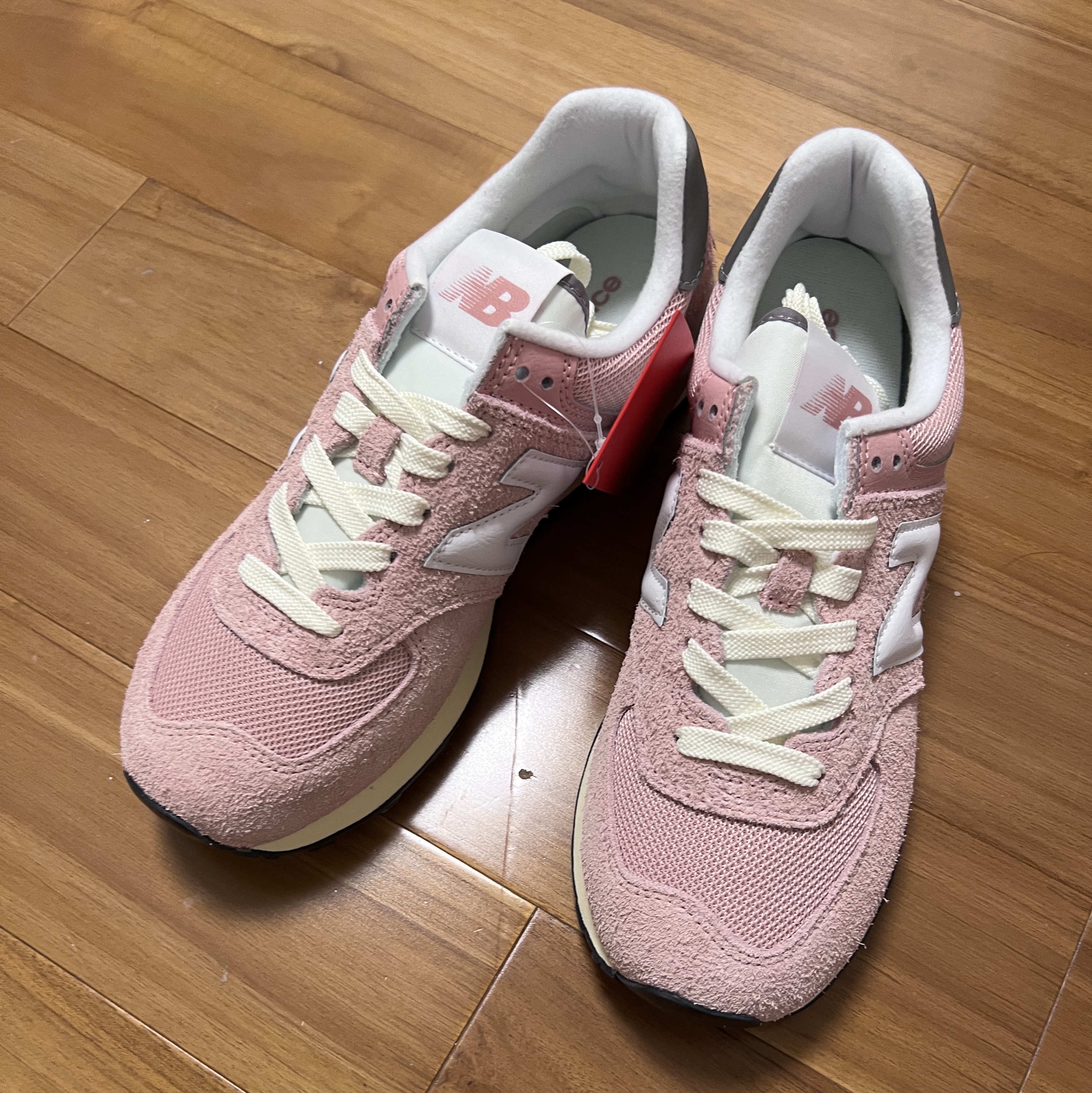 New Balance 574 Heritage Mellow Pink 착용 스타일
