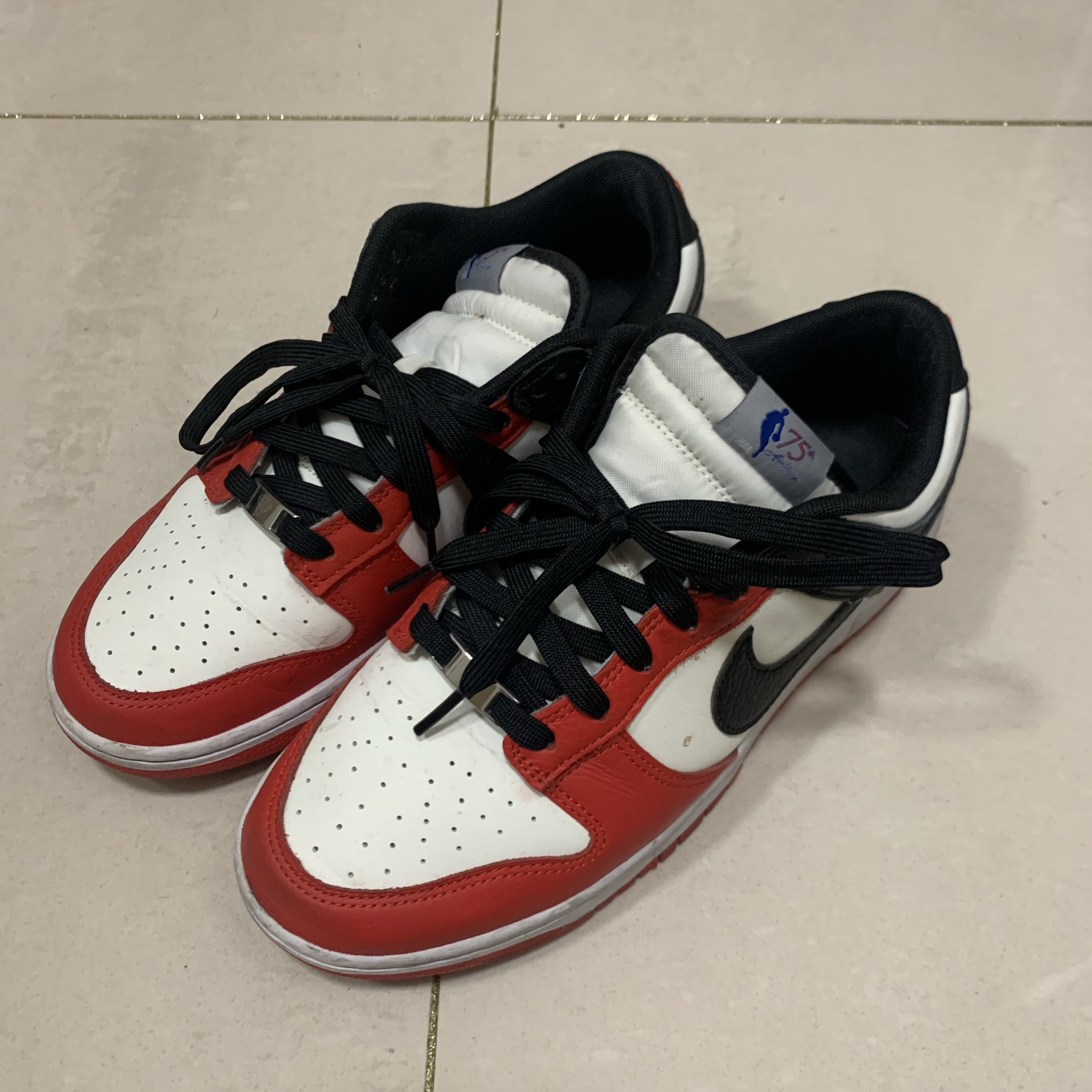 Nike x NBA Dunk Low Retro EMB Black and Chile Red 착용 스타일