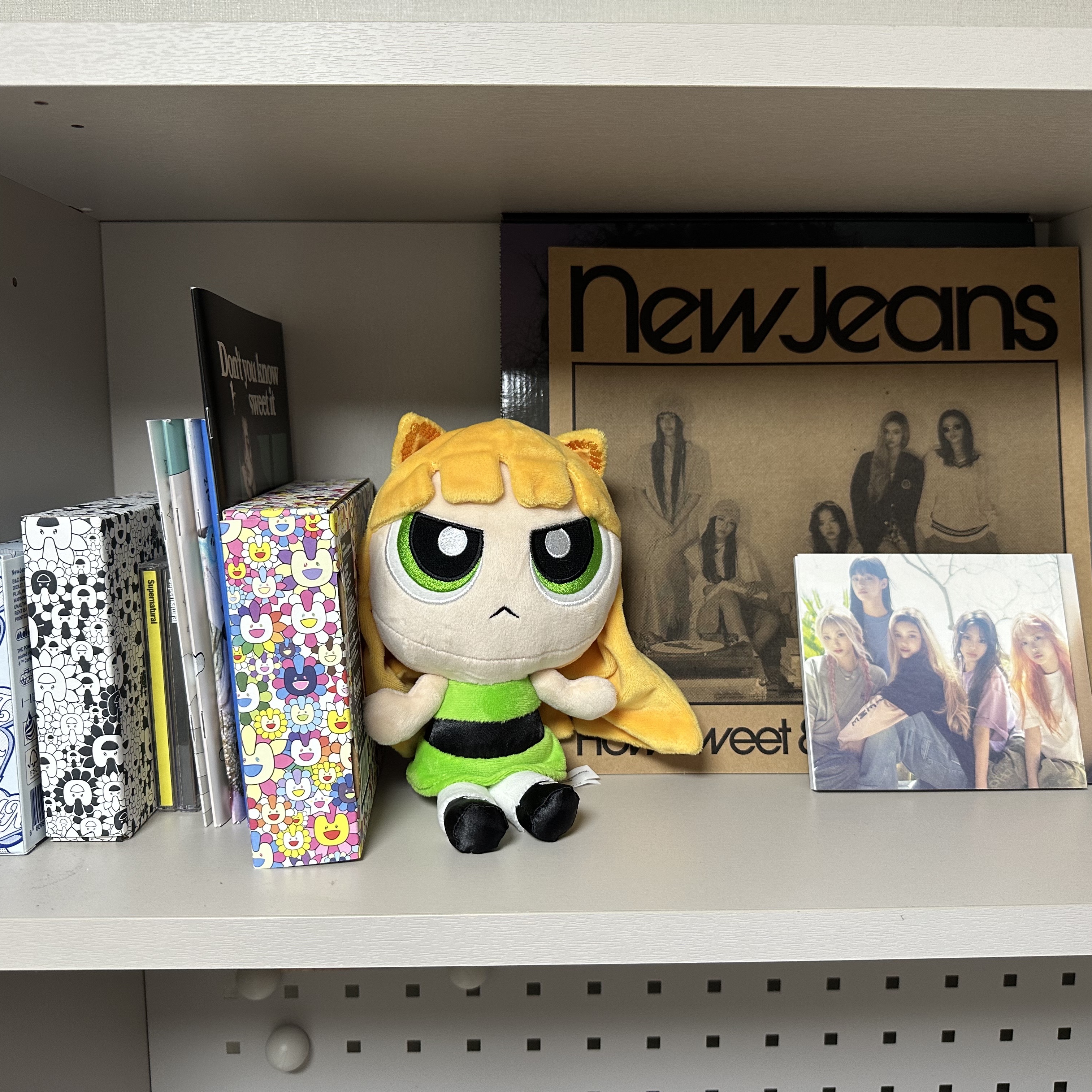 Newjeans x The Powerpuff Girls Doll Medium Haerin 착용 스타일