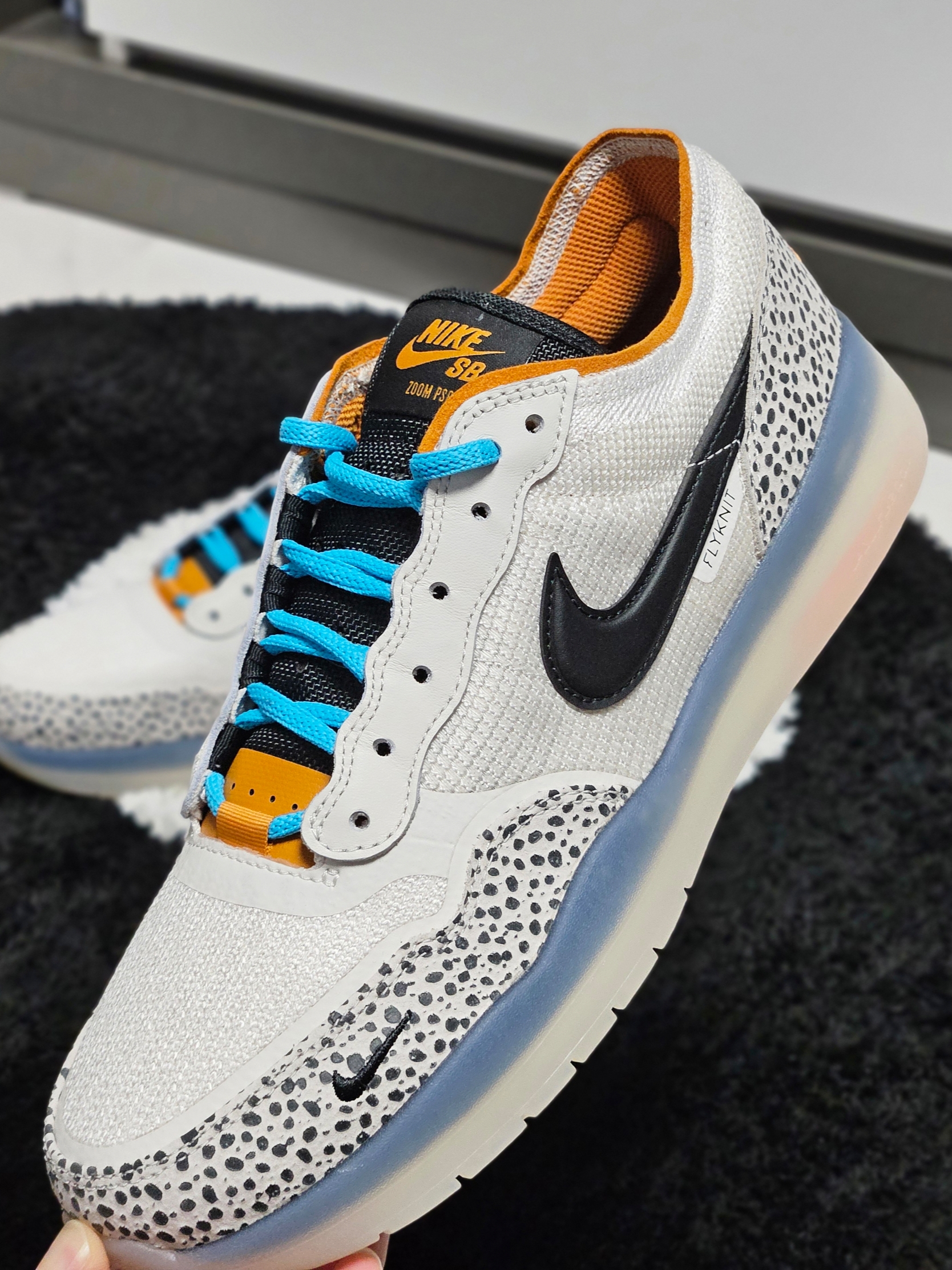 Nike SB PS8 Phantom and Black 착용 스타일 - 2