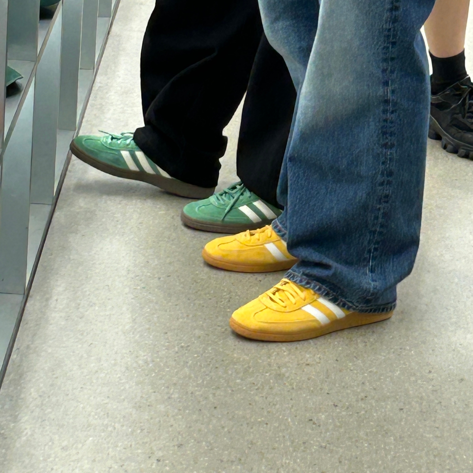 Adidas Spezial Handball Preloved Green Cream White, Adidas Spezial Handball Preloved Yellow Cream White 착용 스타일 - 2