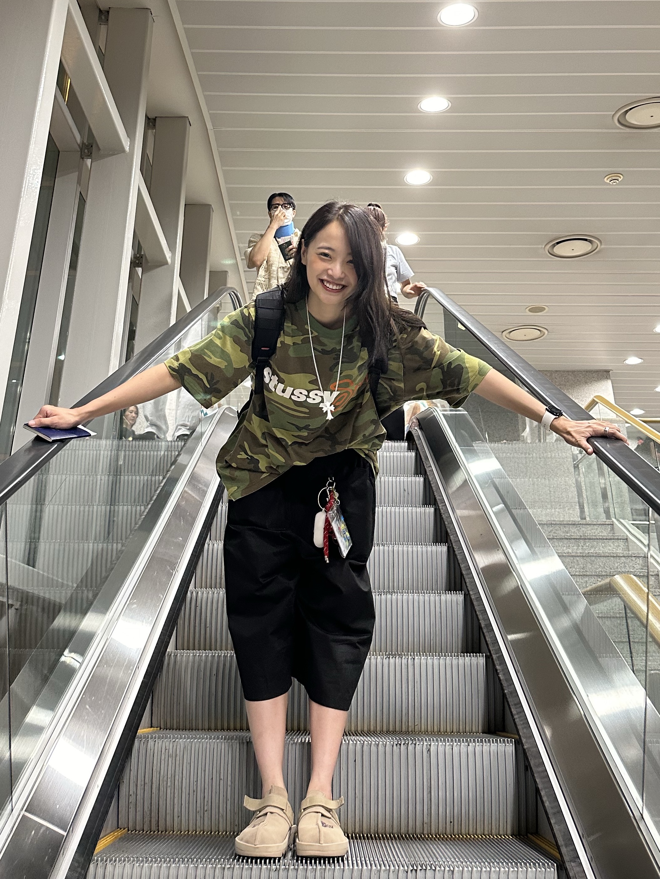Stussy Sport Script T-Shirt Camo, Reebok x Needles Beatnik Beige 착용 스타일 - 4