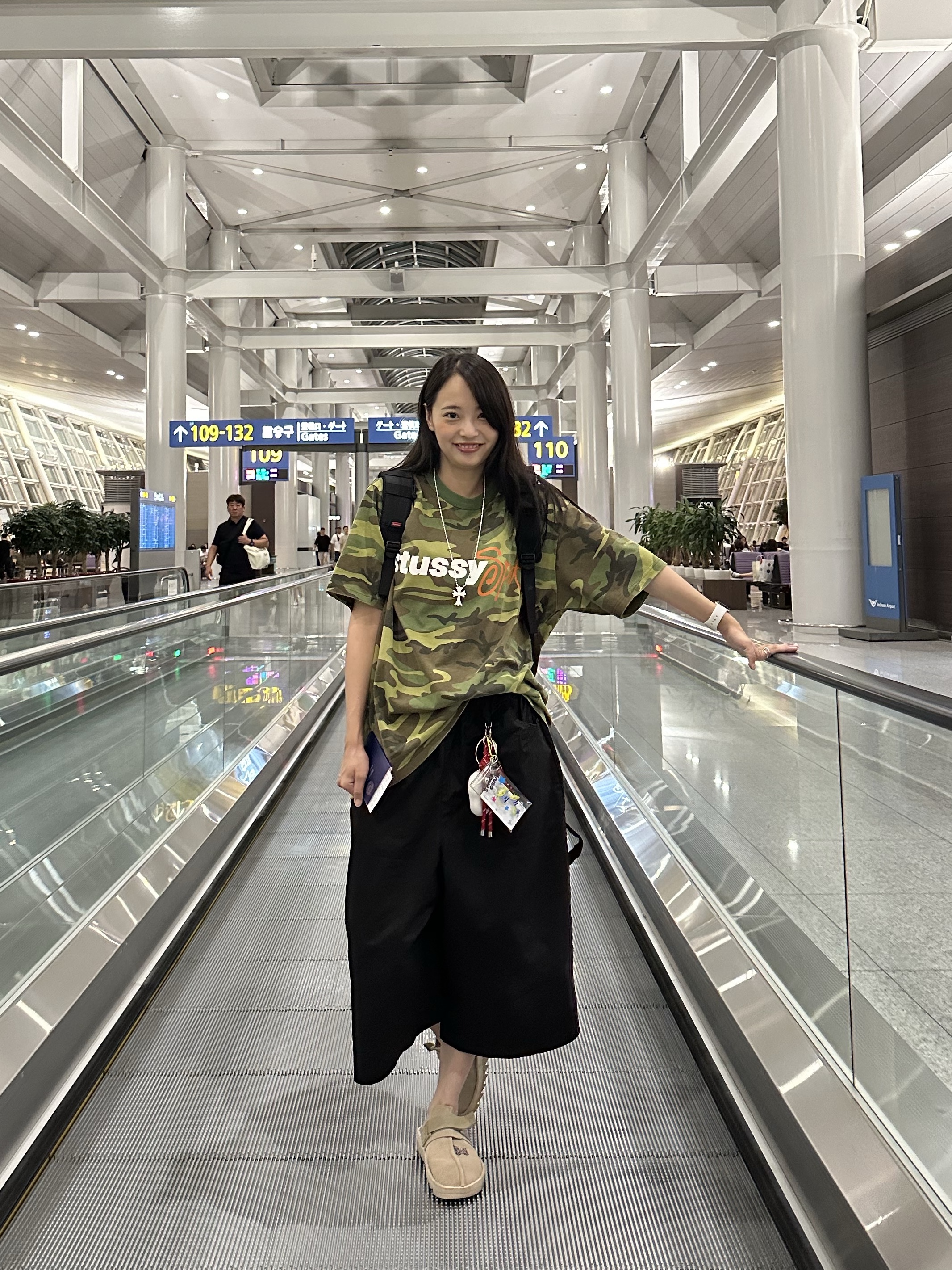 Stussy Sport Script T-Shirt Camo, Reebok x Needles Beatnik Beige 착용 스타일 - 5