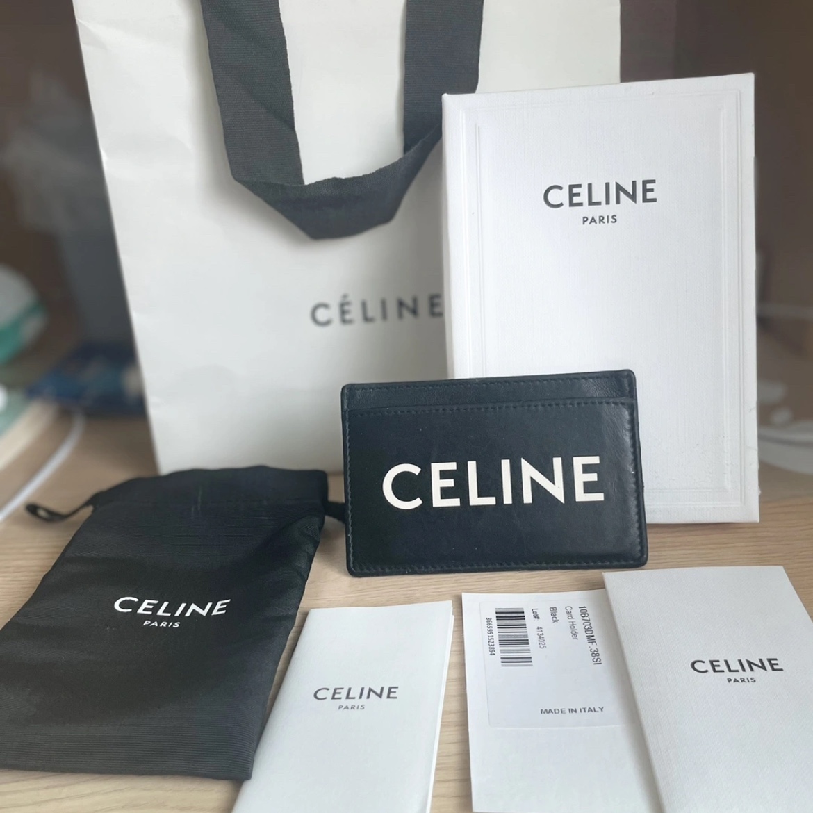Celine Card Holder Black 착용 스타일
