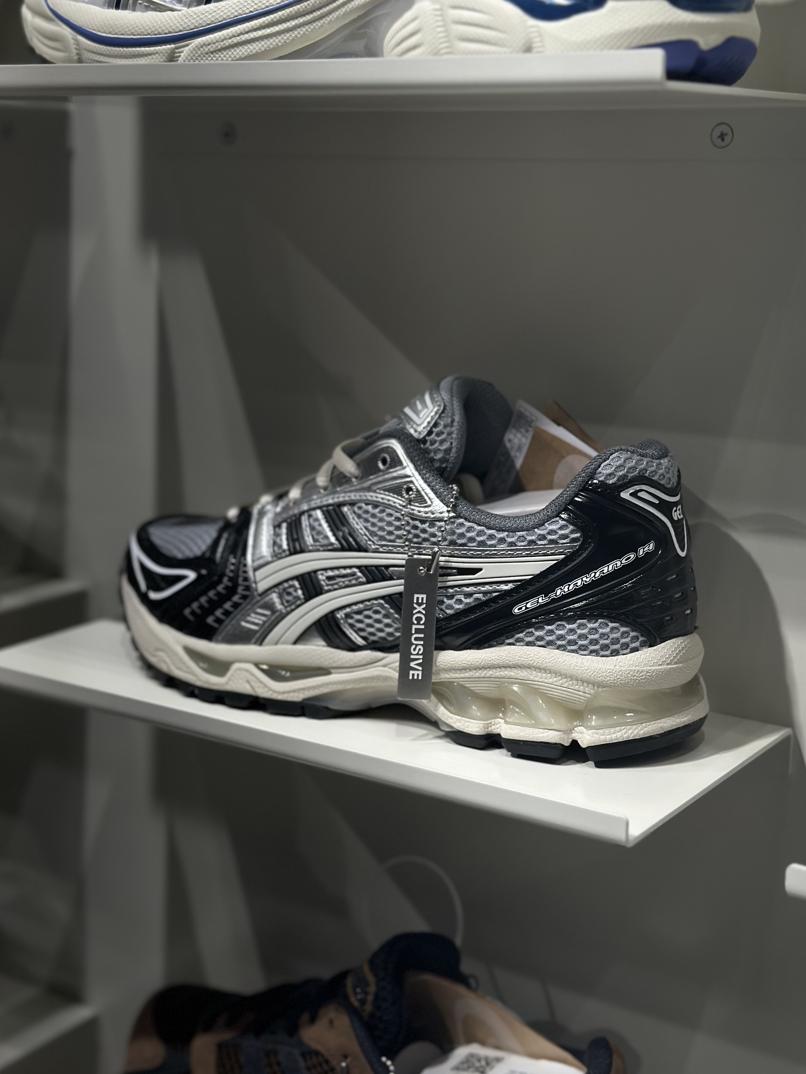 Asics Gel-Kayano 14 Black Glacier Grey 착용 스타일 - 1