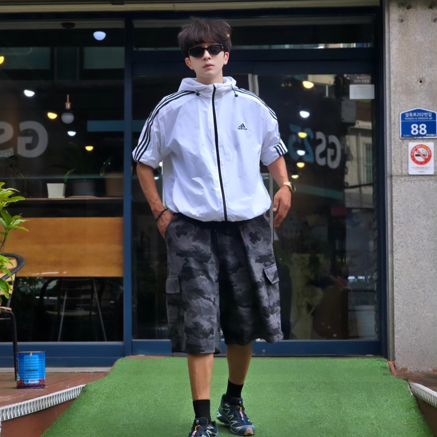 Adidas Essential 3S Woven Windbreaker Jacket White - KR Sizing, Salomon XT-6 GTX Carbon Bering Sea 착용 스타일 - 8