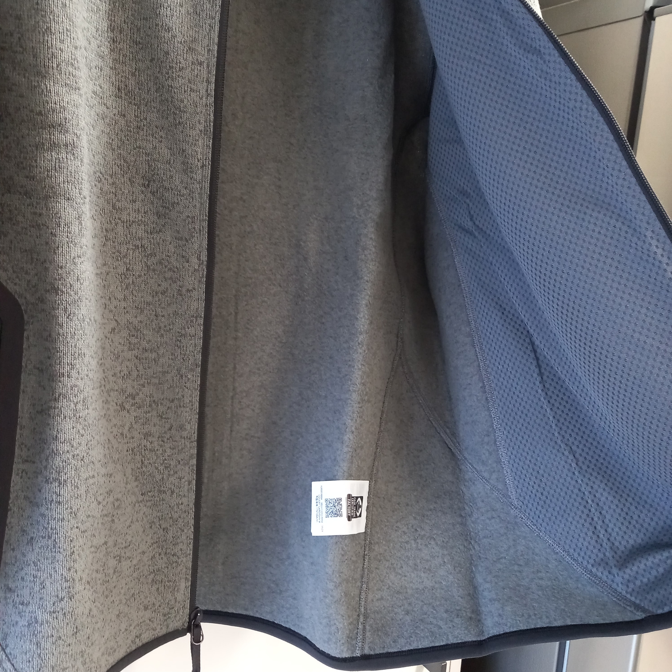 Arc'teryx Covert Cardigan Void Heather Graphite 착용 스타일 - 5