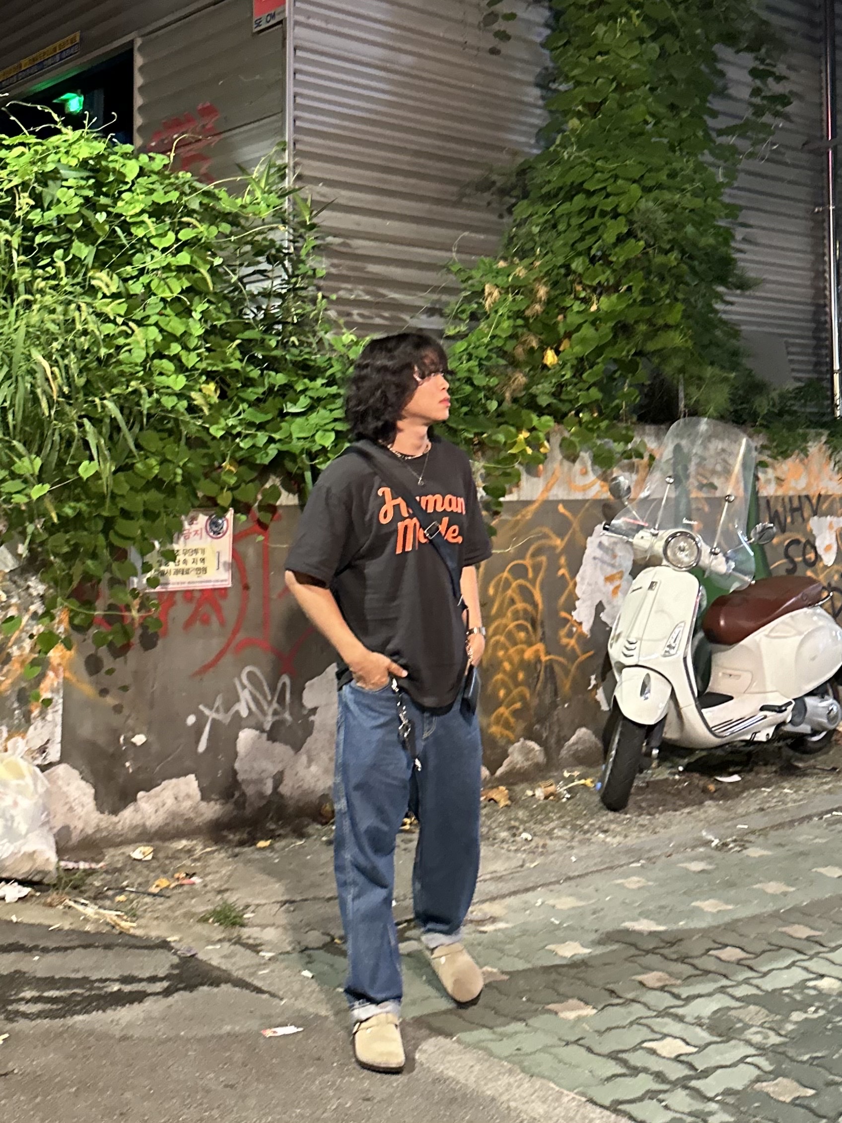 Human Made Graphic T-Shirt #11 Black, Birkenstock Boston Suede Leather Taupe - Regular 착용 스타일 - 2