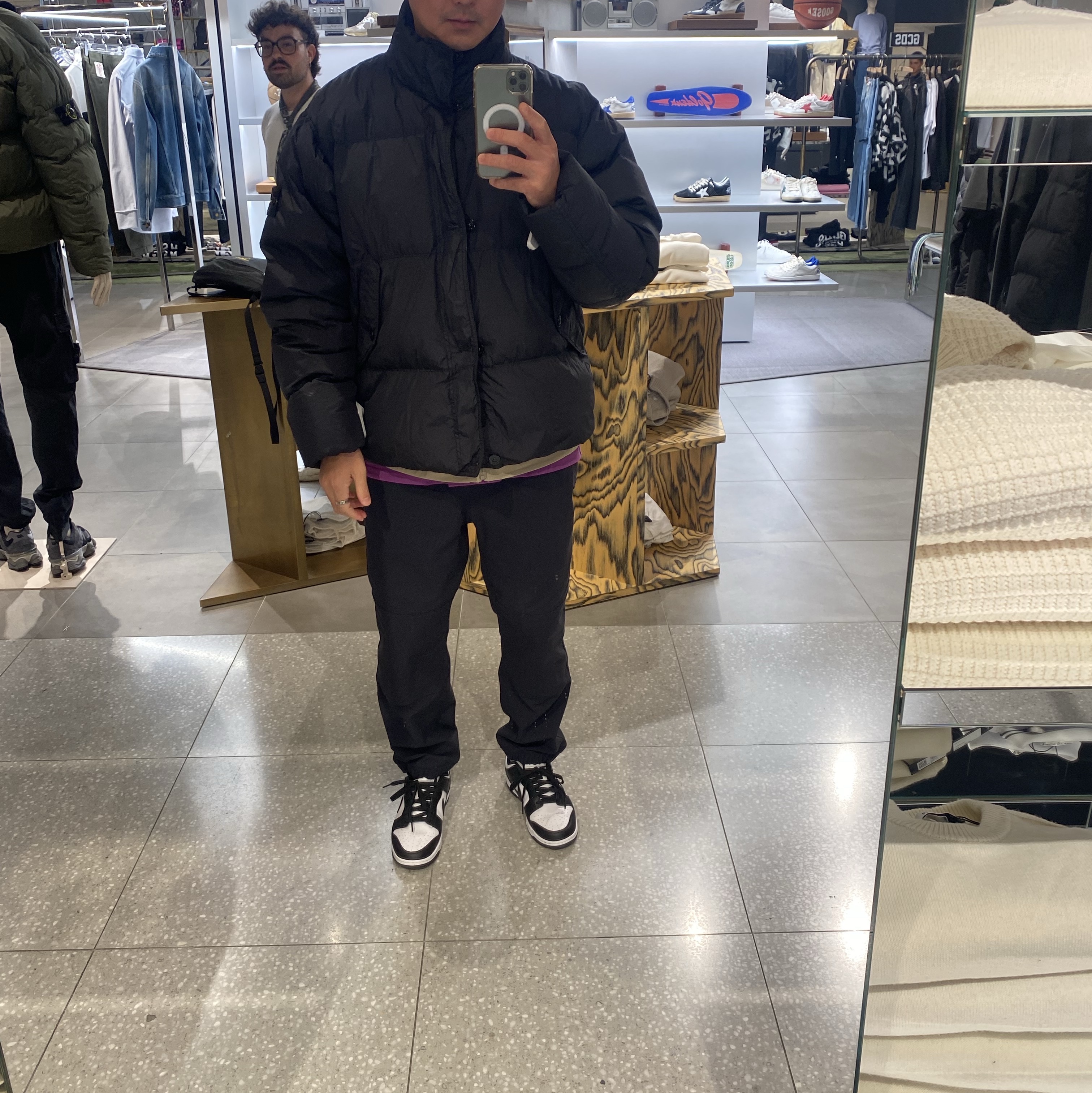 Stone Island 40123 Garment Dyed Crinkle Reps R-NY Down Jacket Black - 24FW 착용 스타일 - 2