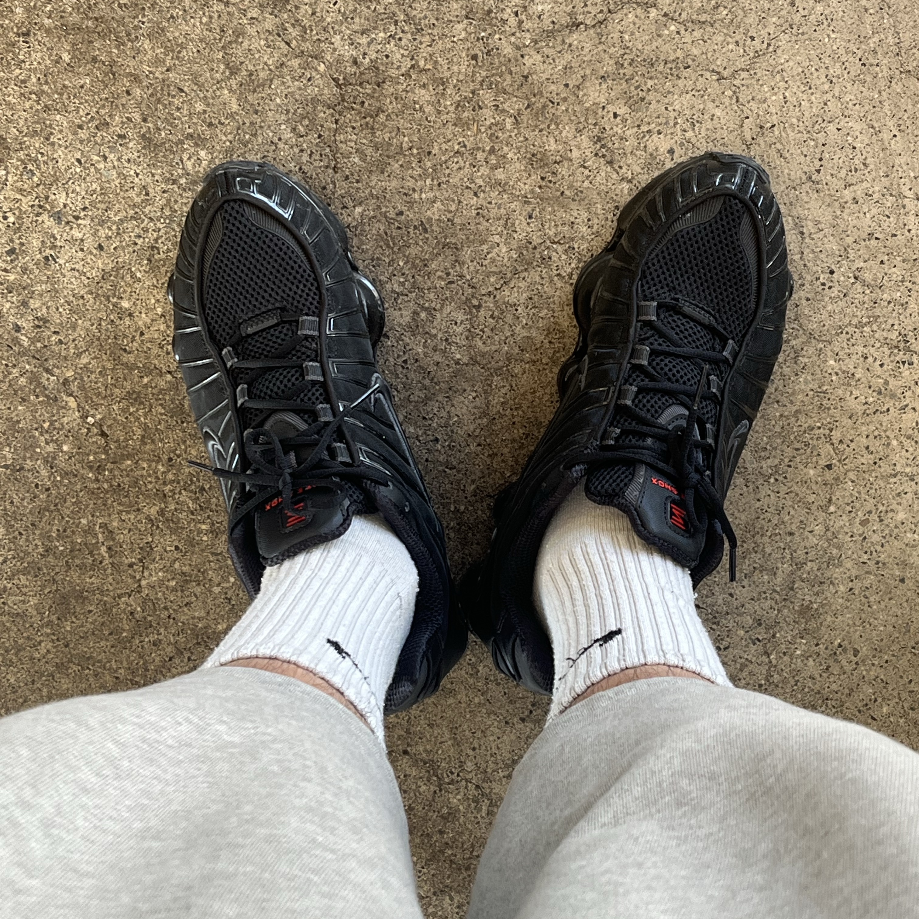 (W) Nike Shox TL Black and Max Orange 착용 스타일 - 1