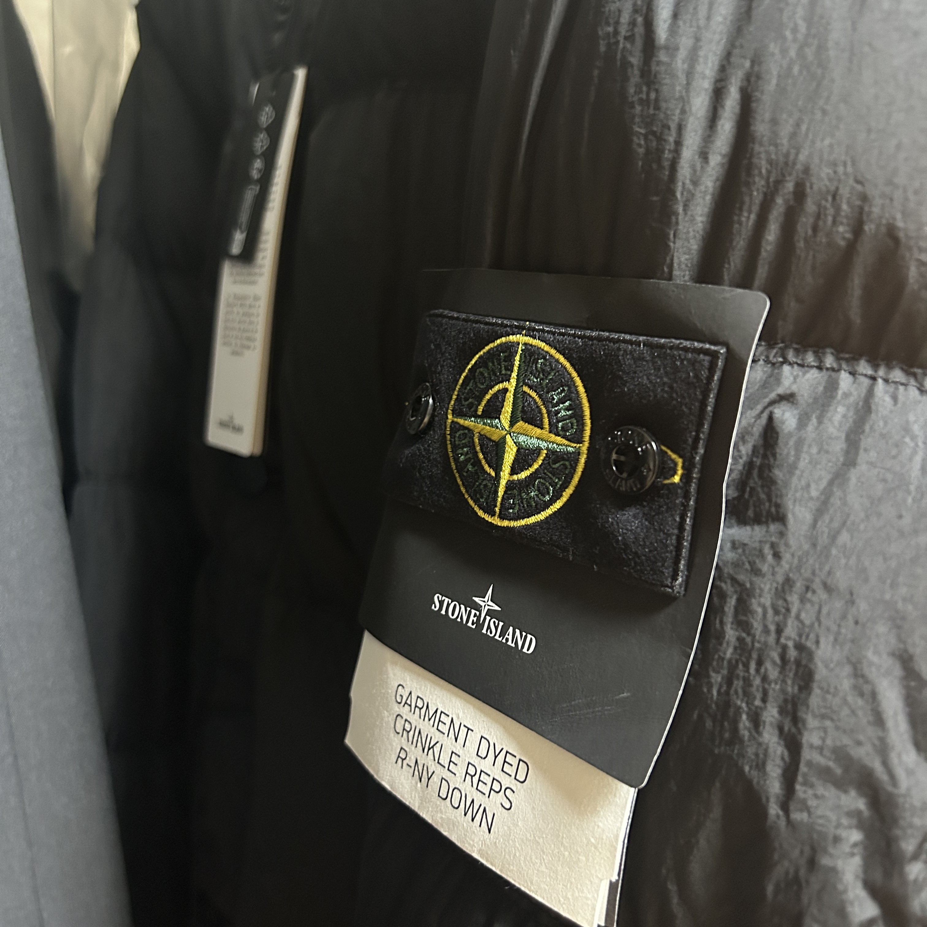 Stone Island 40123 Garment Dyed Crinkle Reps R-NY Down Jacket Black - 24FW 착용 스타일 - 1