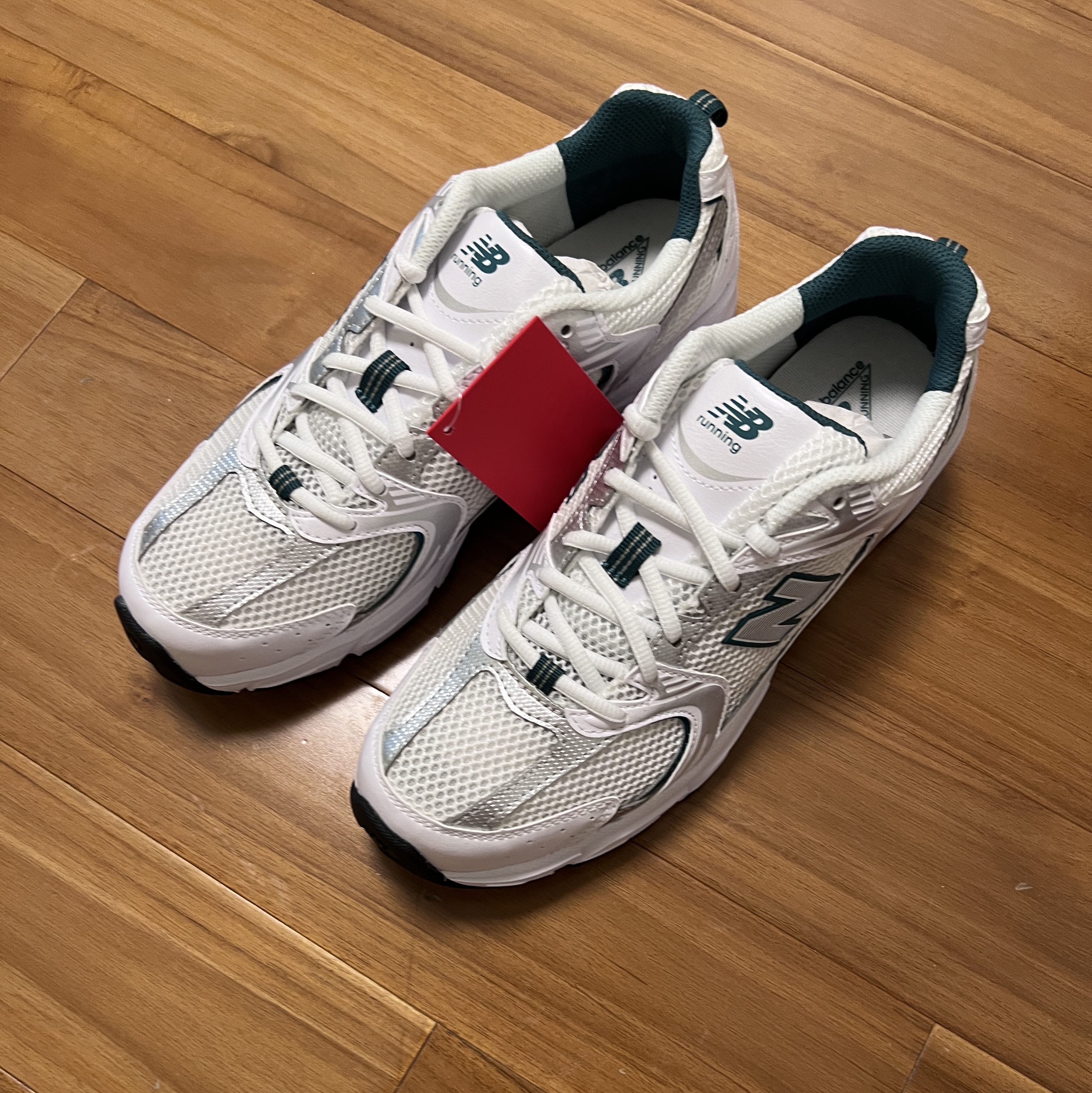 New Balance 530 White Mint 착용 스타일