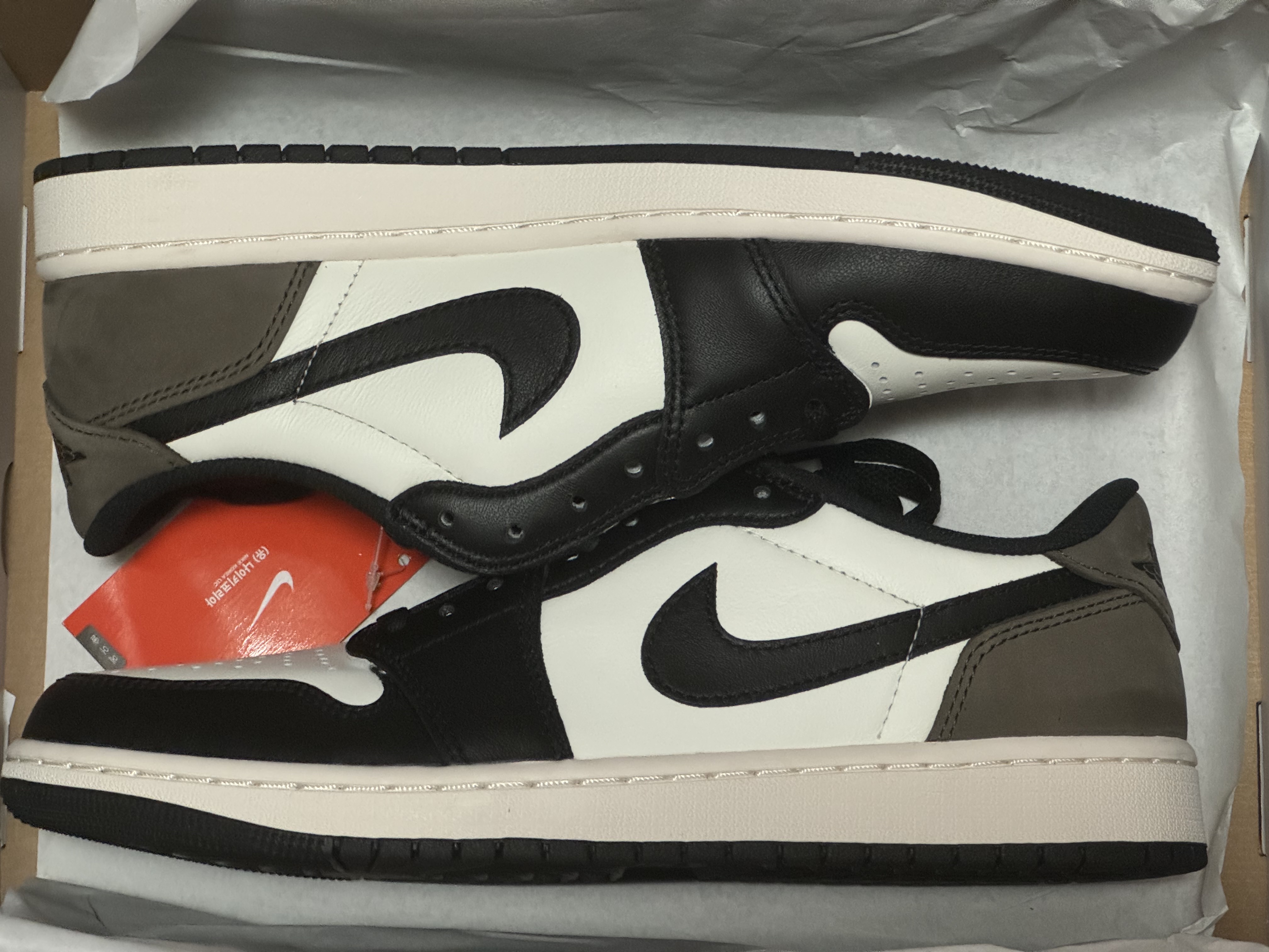 Jordan 1 Retro Low OG Mocha 착용 스타일