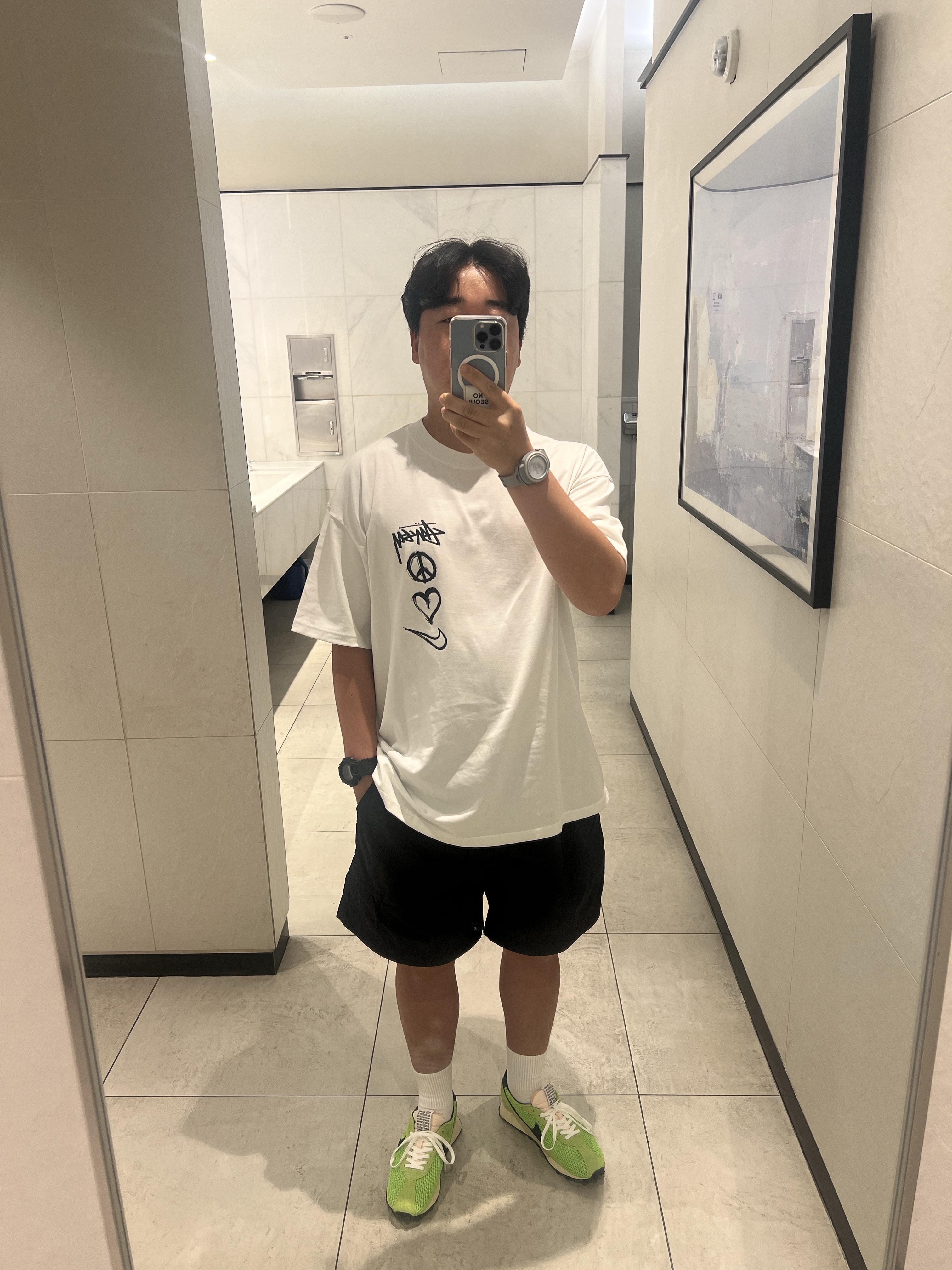 Nike x Stussy NRG RA T-Shirt Summit White (DM4942-121), Nike x Stussy LD-1000 SP Action Green and Black 착용 스타일