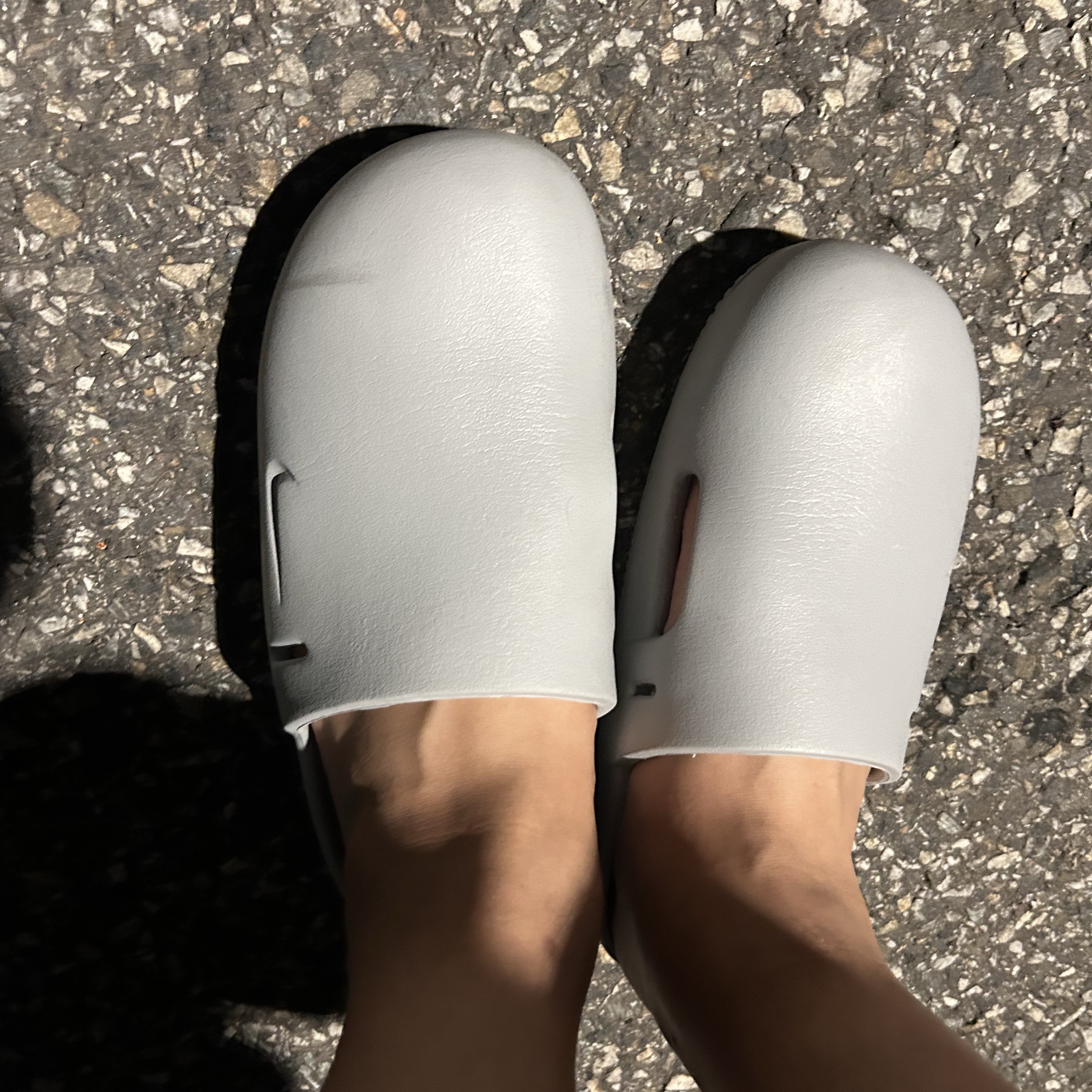 Nike Calm Mule Light Smoke Grey 착용 스타일