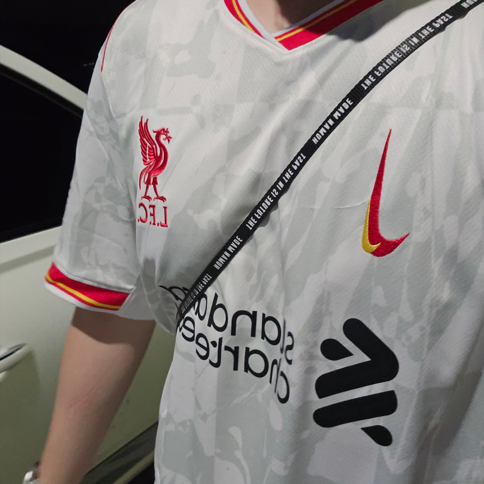 Nike Liverpool FC 2024/25 Dri-Fit Stadium Third Replica Jersey White (Non Marking Ver.) 착용 스타일