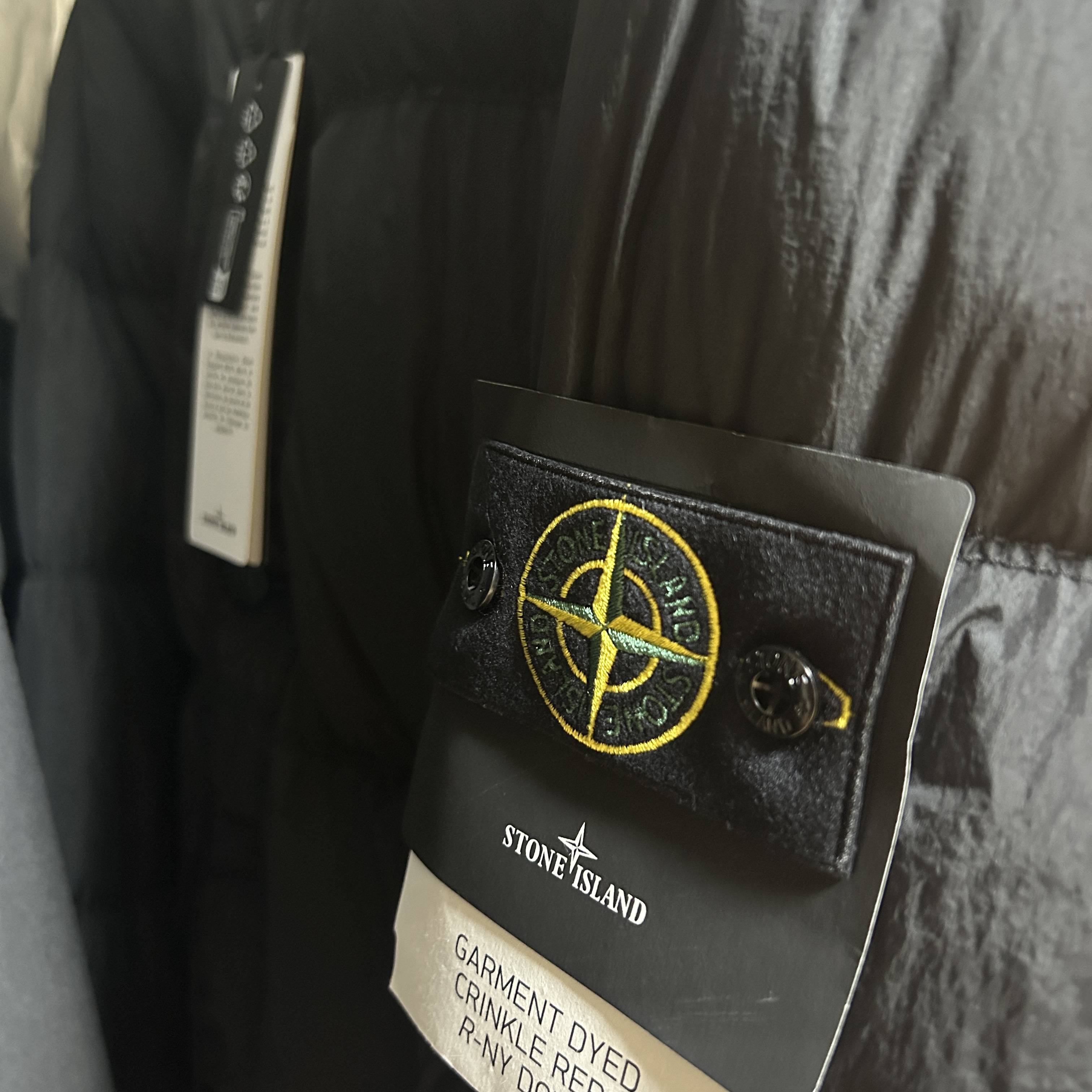 Stone Island 40123 Garment Dyed Crinkle Reps R-NY Down Jacket Black - 24FW 착용 스타일 - 2