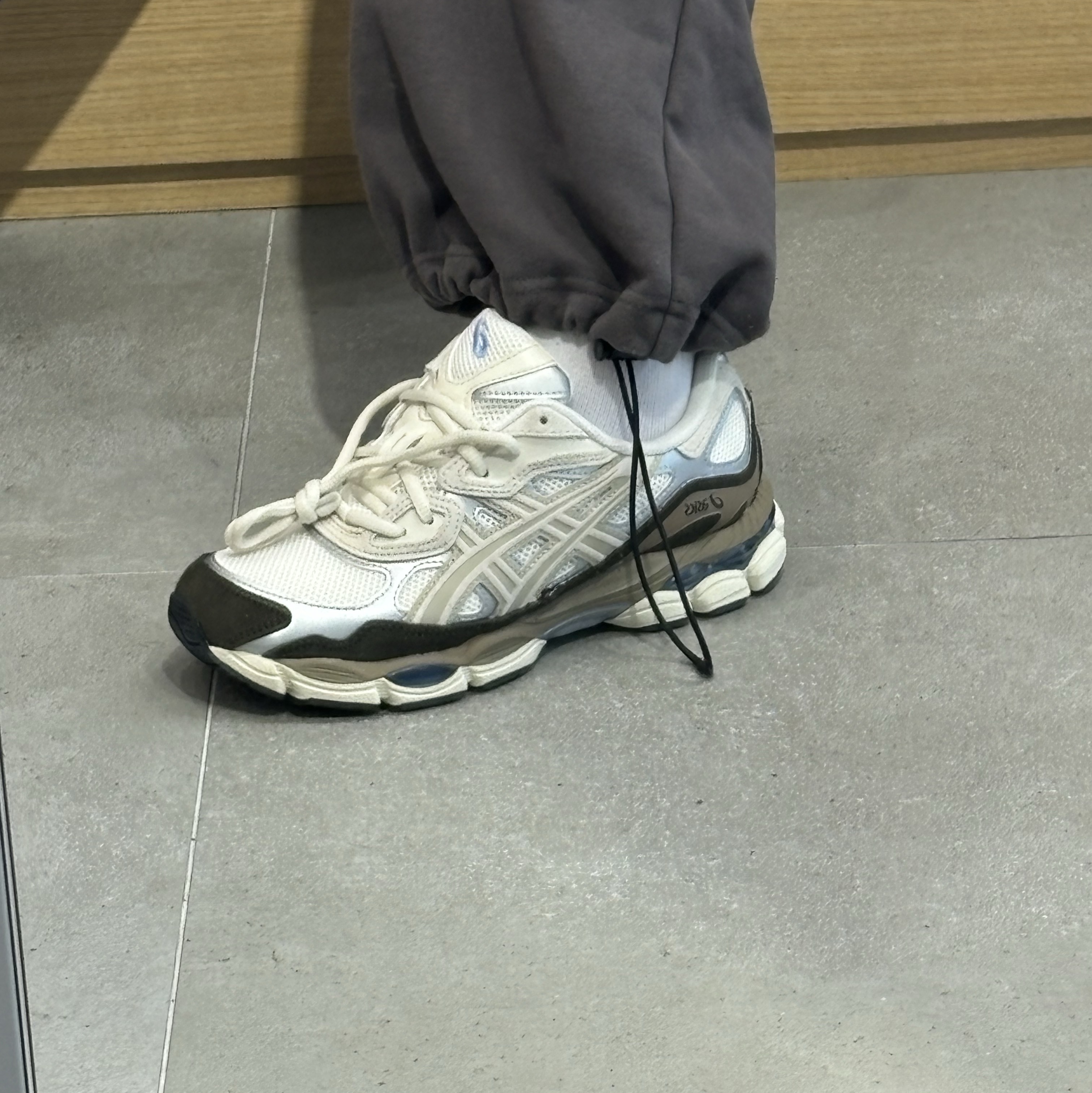 Asics Gel-NYC Cream Brown 착용 스타일