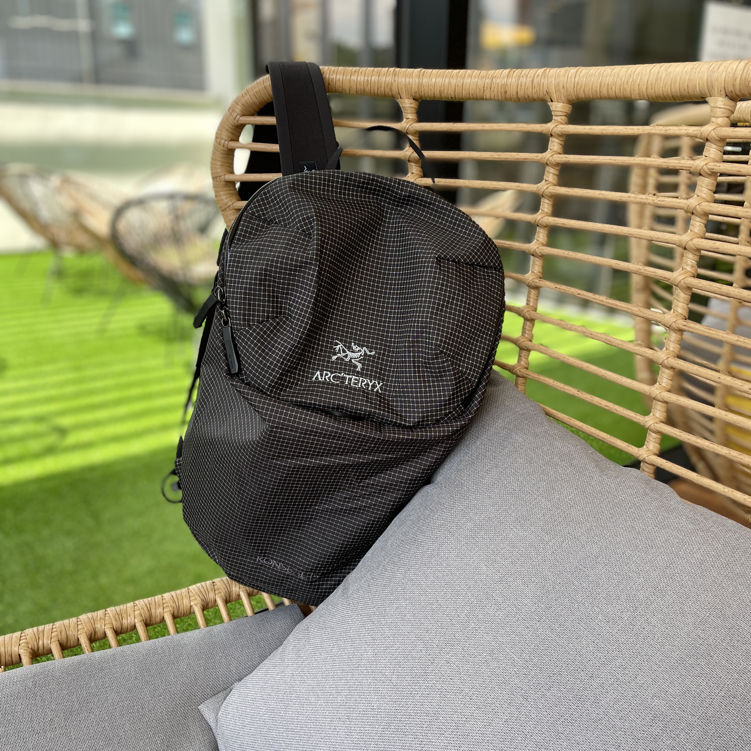 Arc'teryx Konseal 15 Backpack Black 착용 스타일