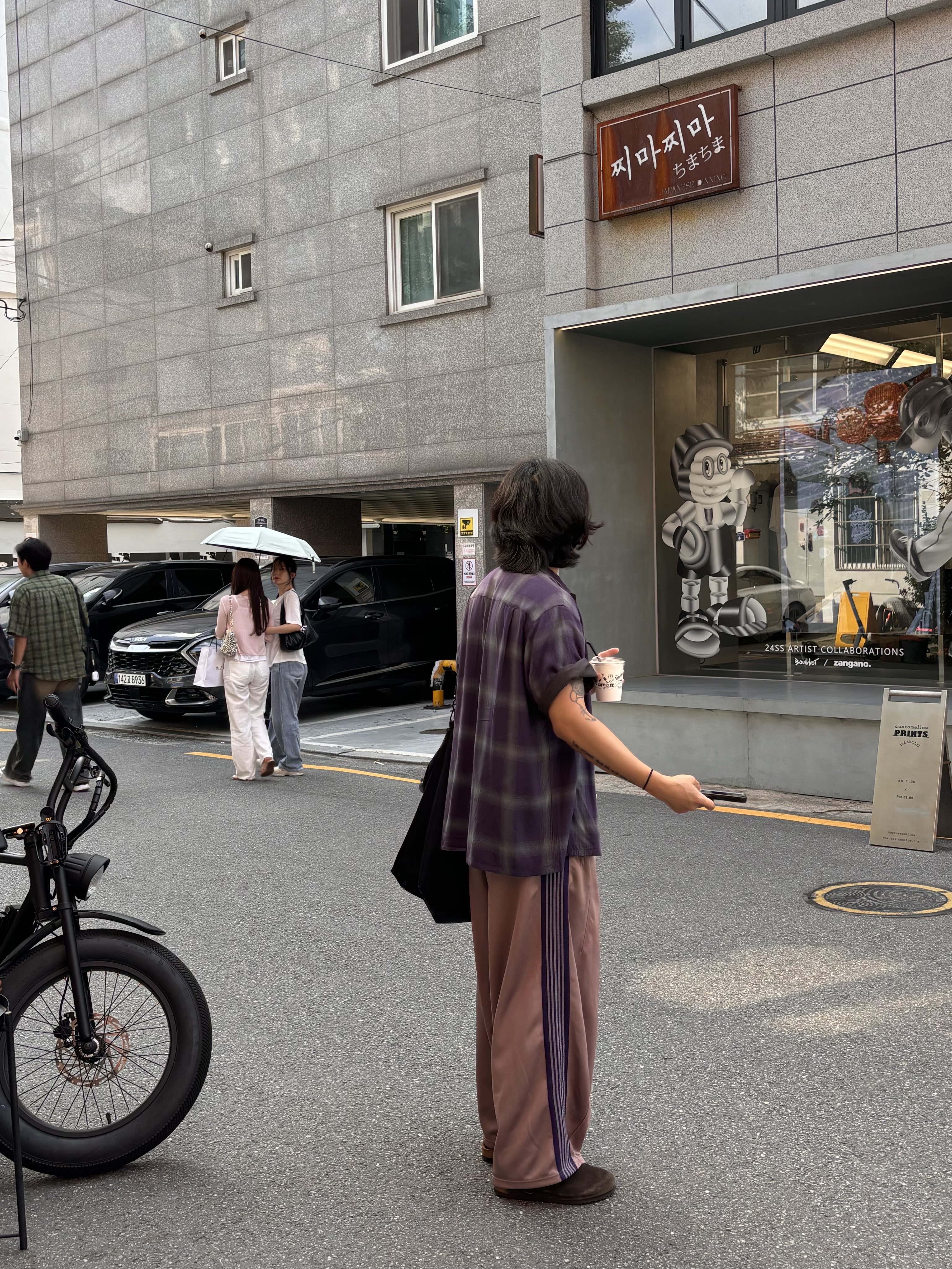 Needles H.D. Track Pants Poly Smooth Royal, Needles H.D. Track Pants Poly Smooth Taupe 착용 스타일 - 4