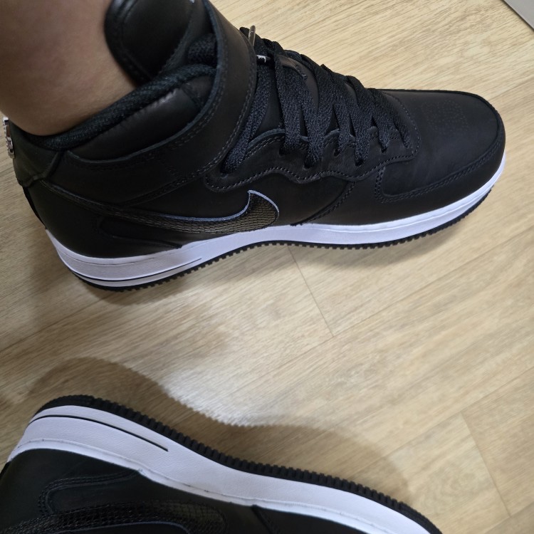 Nike x Stussy Air Force 1 '07 Mid SP Black 착용 스타일