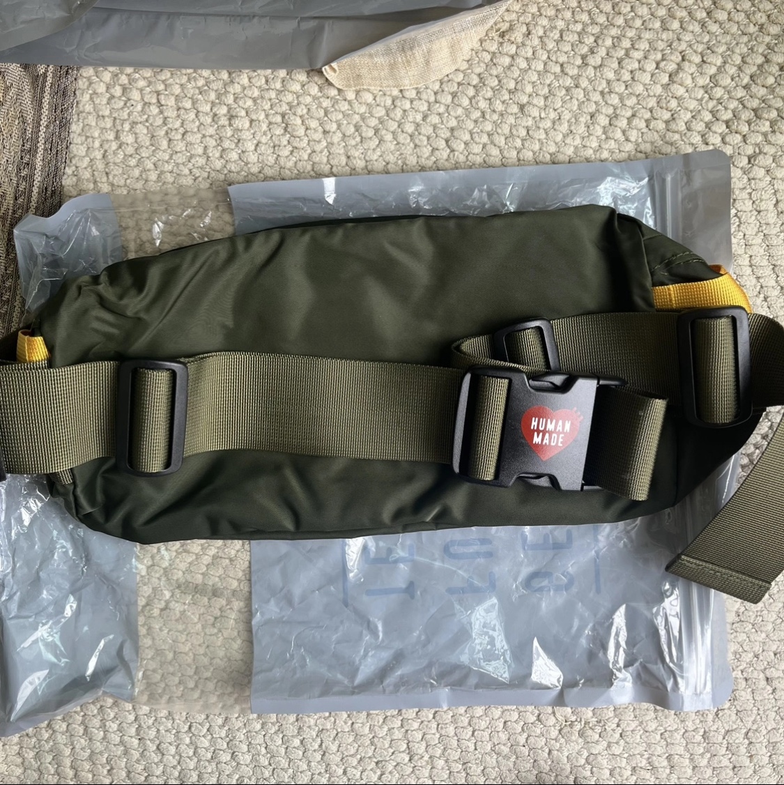 Human Made Military Waist Bag Olive Drab 착용 스타일 - 2