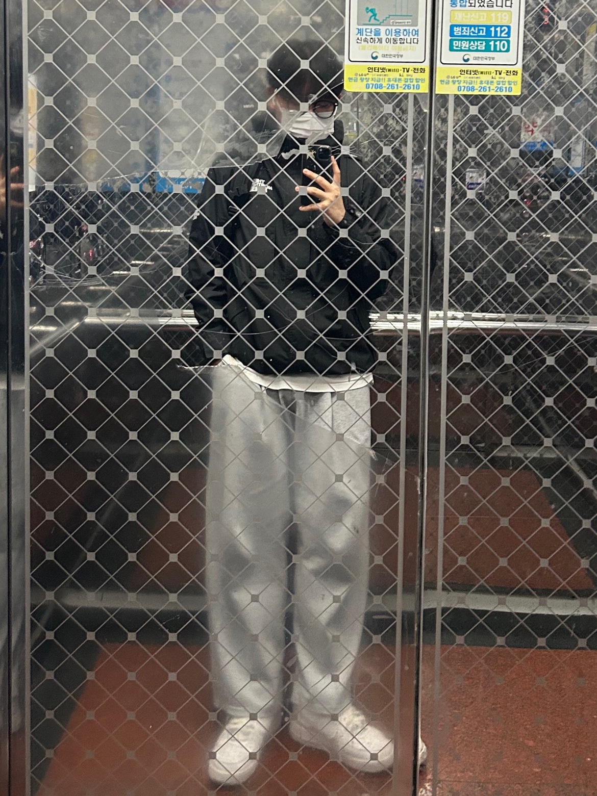 The North Face Hi Mountain Jacket Black, Nike Air Force 1 '07 Low White 착용 스타일