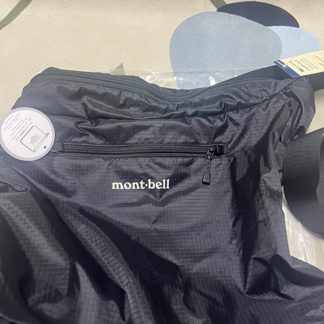 Montbell Pocketable Light Shoulder Bag Large Black 착용 스타일