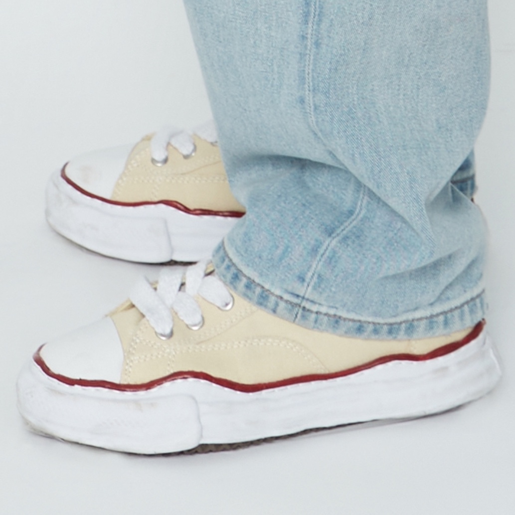 Maison Mihara Yasuhiro Peterson OG Sole Canvas Low-top Sneakers Natural 착용 스타일