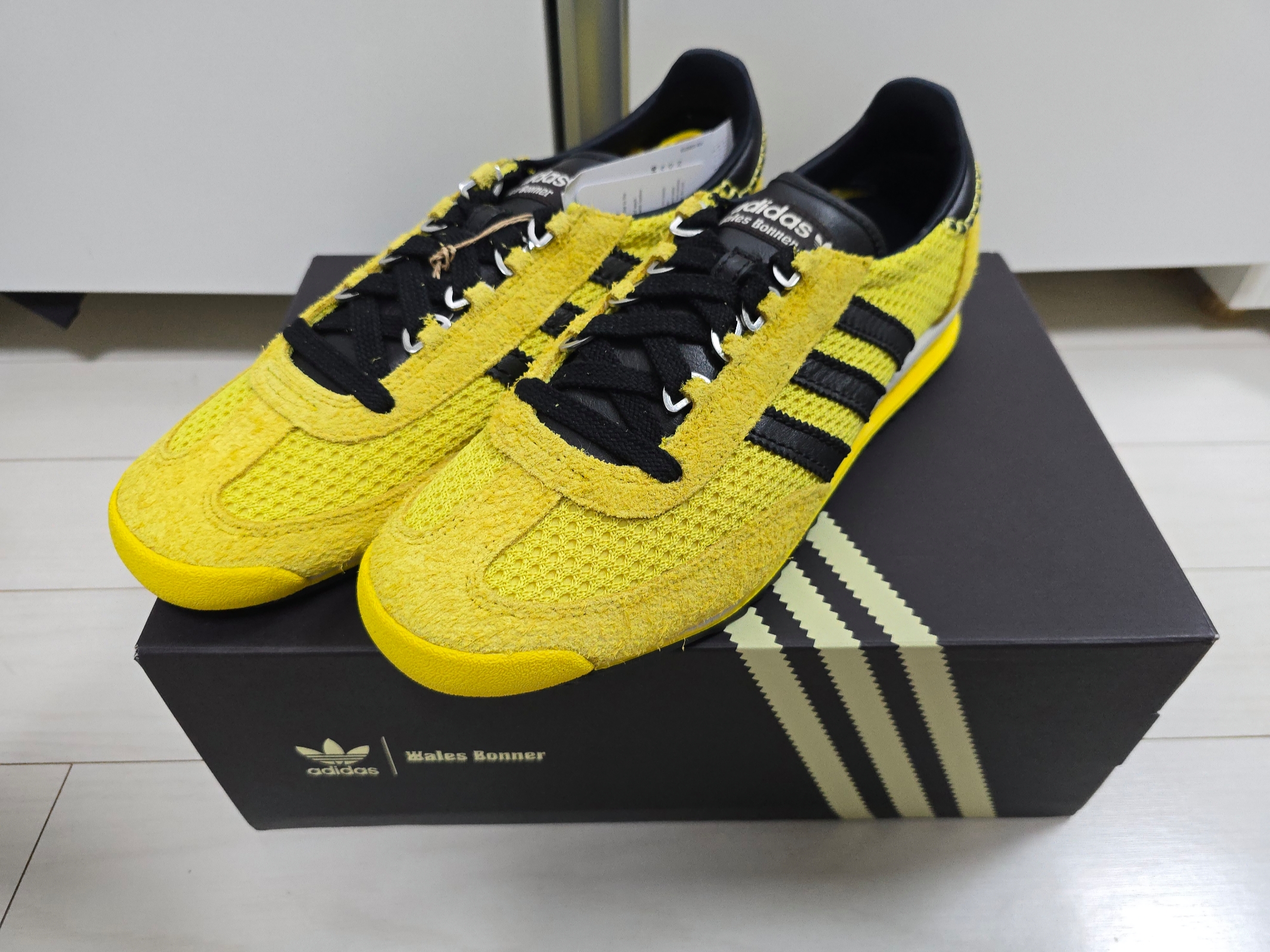 Adidas x Wales Bonner SL 76 Yellow Core Black 착용 스타일