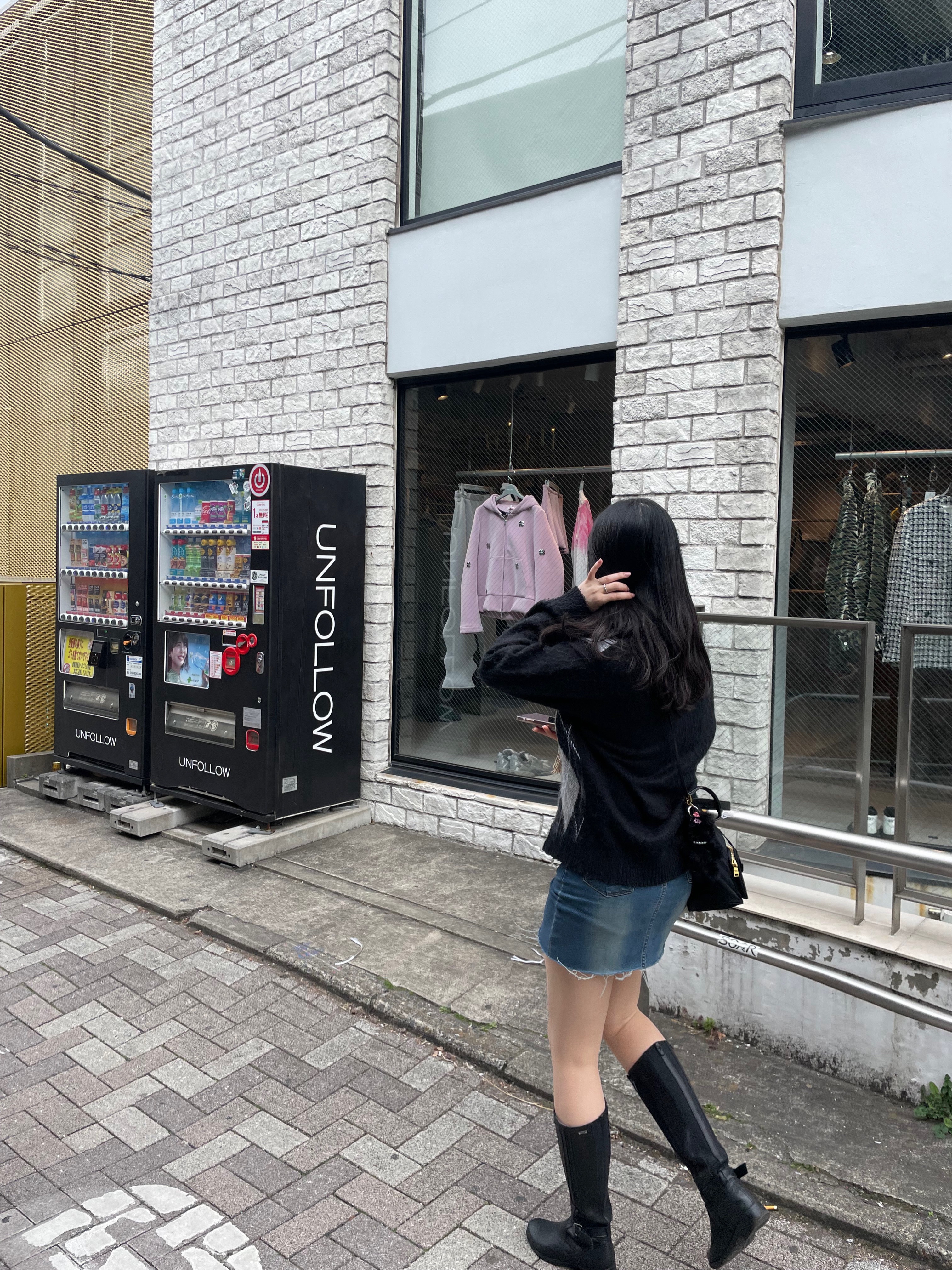 Thisisneverthat Argyle Cardigan Black, Prada Duet Re-Nylon Shoulder Bag Black Gold 착용 스타일 - 1