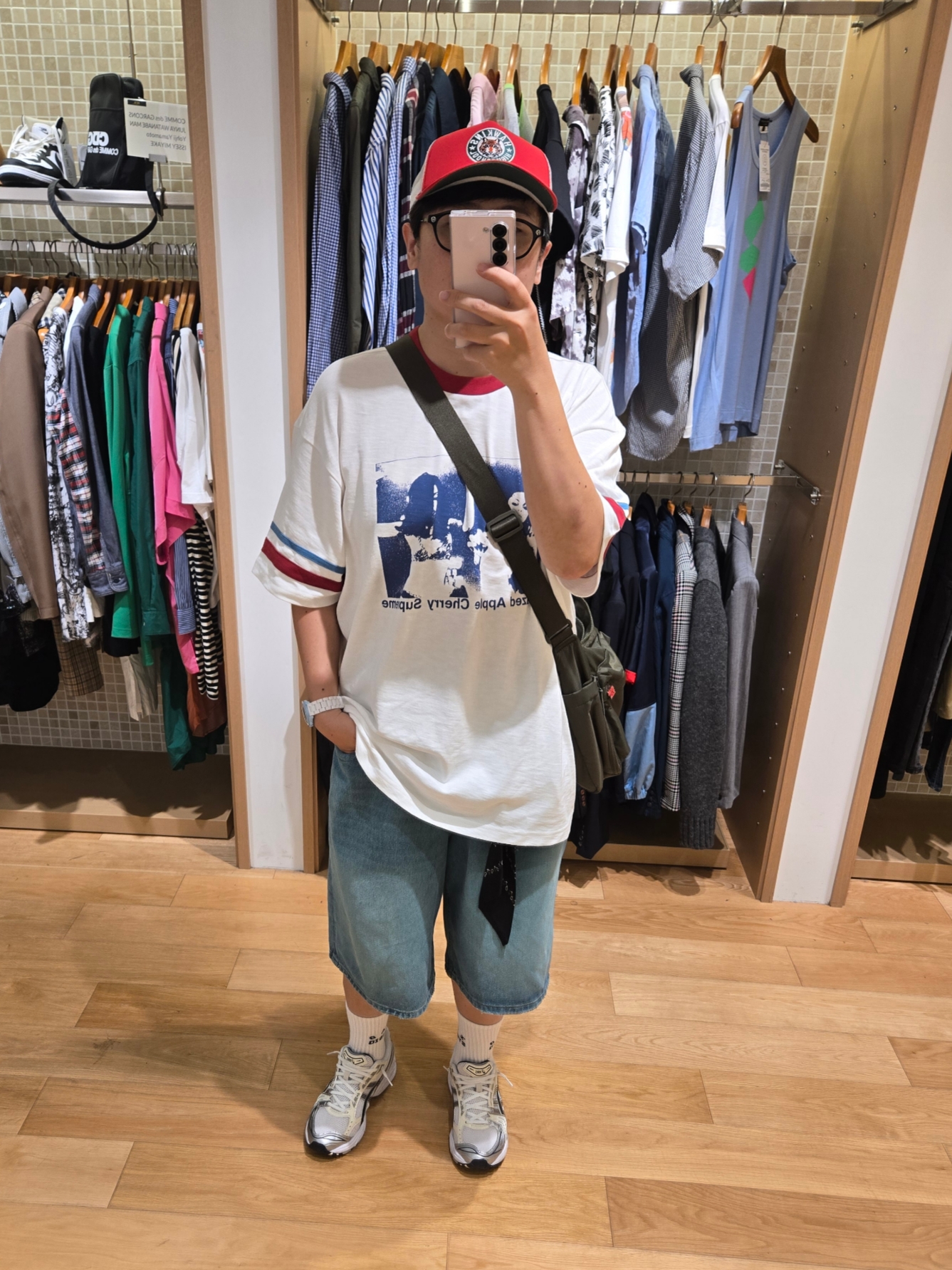 Nike x Stranger Things Pro Cap Black, Supreme Glazed Athletic S/S Top White - 23FW 착용 스타일