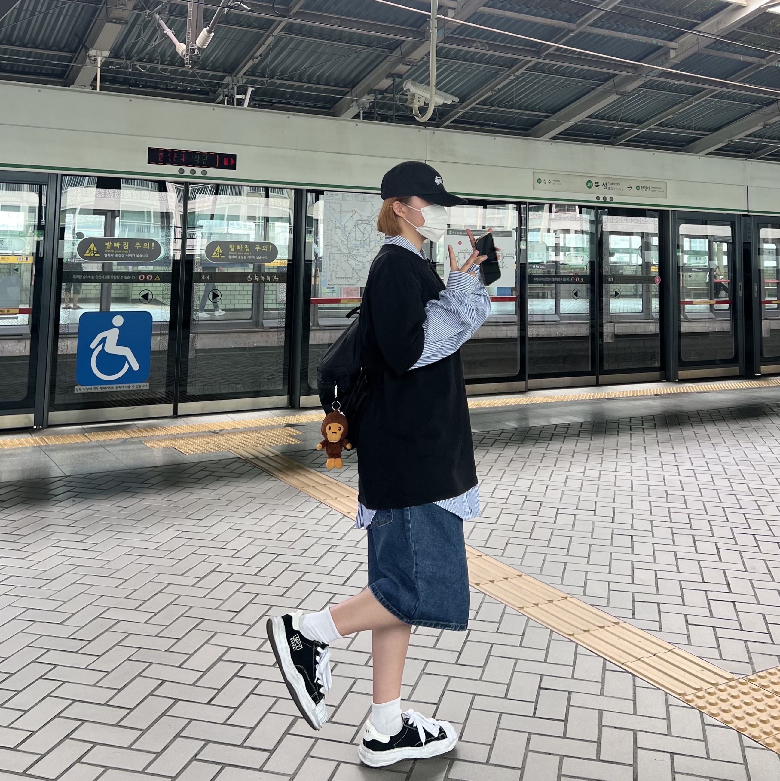 Arc'teryx Heliad 15 Backpack Black, Maison Mihara Yasuhiro Blakey OG Sole Canvas Low-top Sneakers Black White 착용 스타일