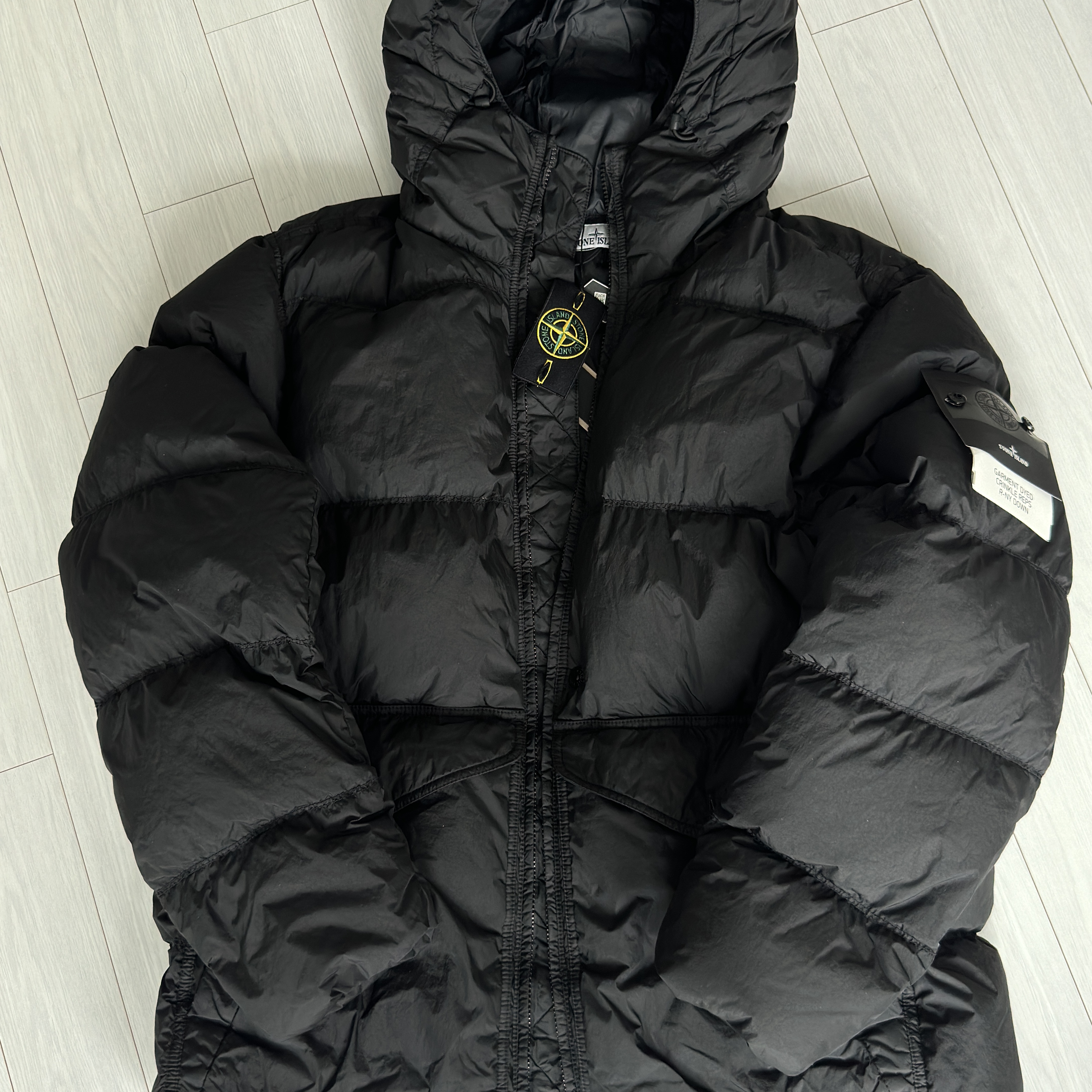 Stone Island 40723 Crinkle Reps Hooded Down Jacket Black - 24FW 착용 스타일